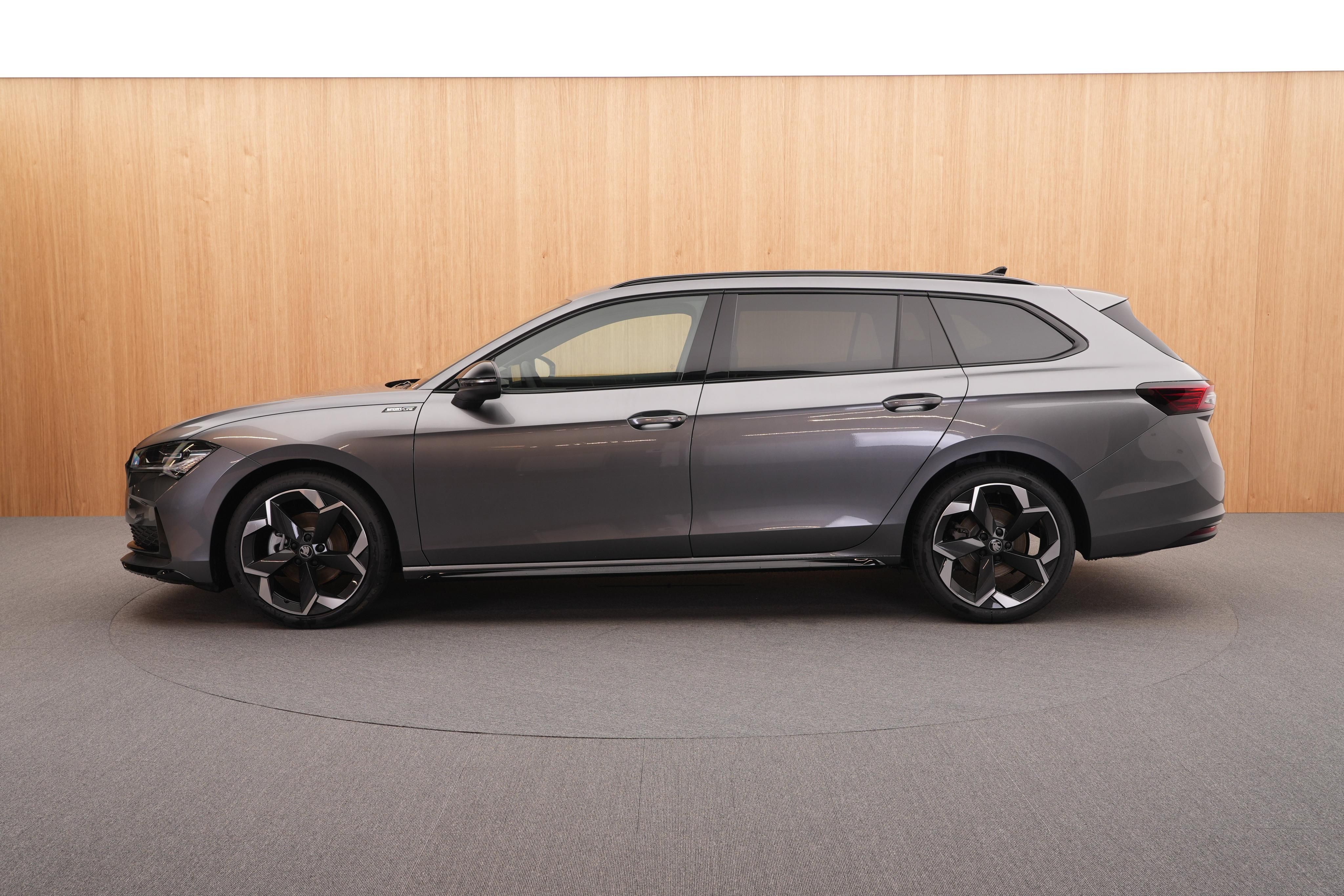 Škoda Superb, Sportline 2.0 TDI DSG - fotka 2