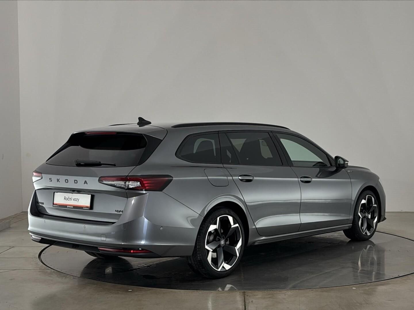 Škoda Superb, 2.0 TDI DSG / 142 kW Sportline - fotka 2