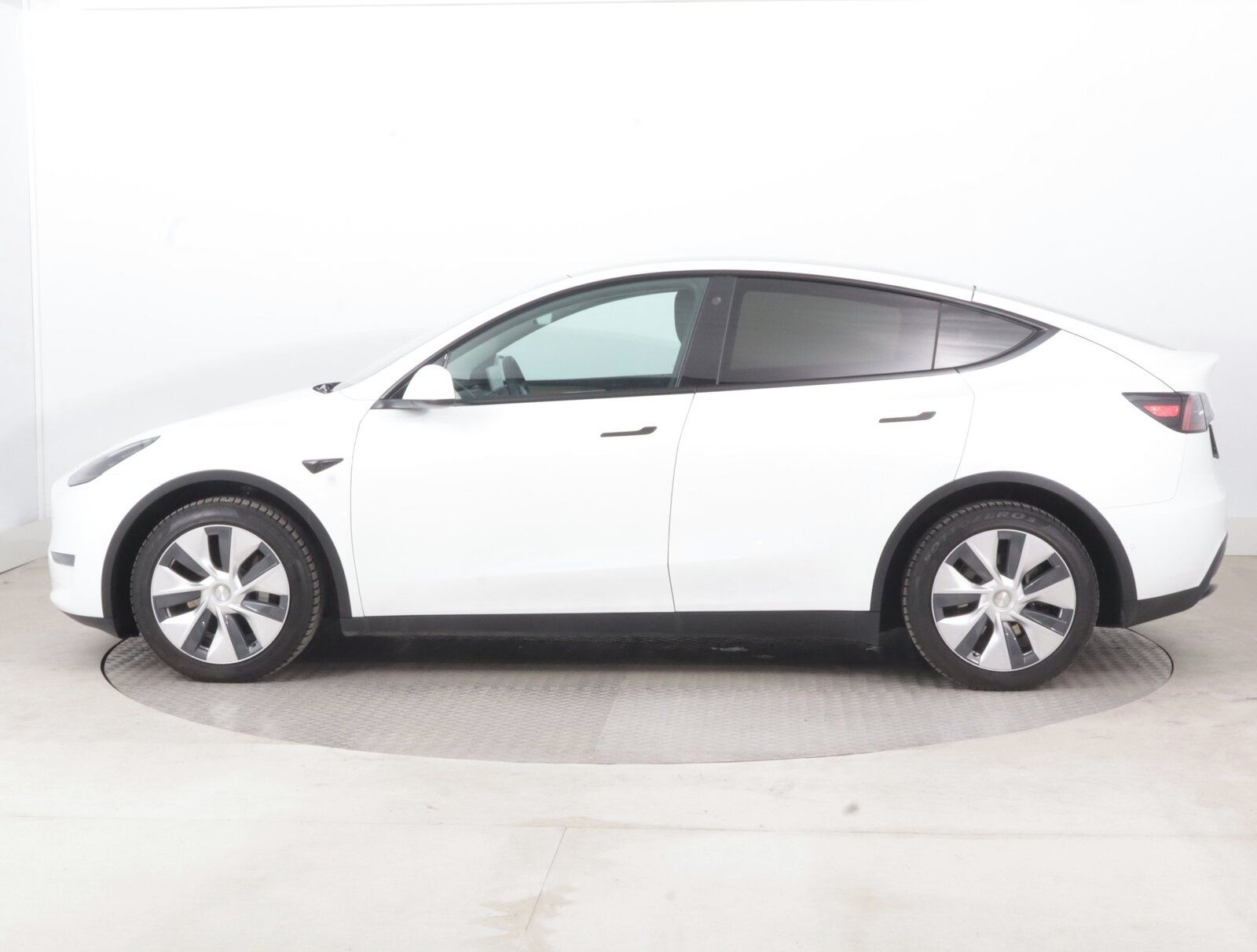 Tesla Model Y, Long Range AWD 75kWh, SoH 91% - fotka 3