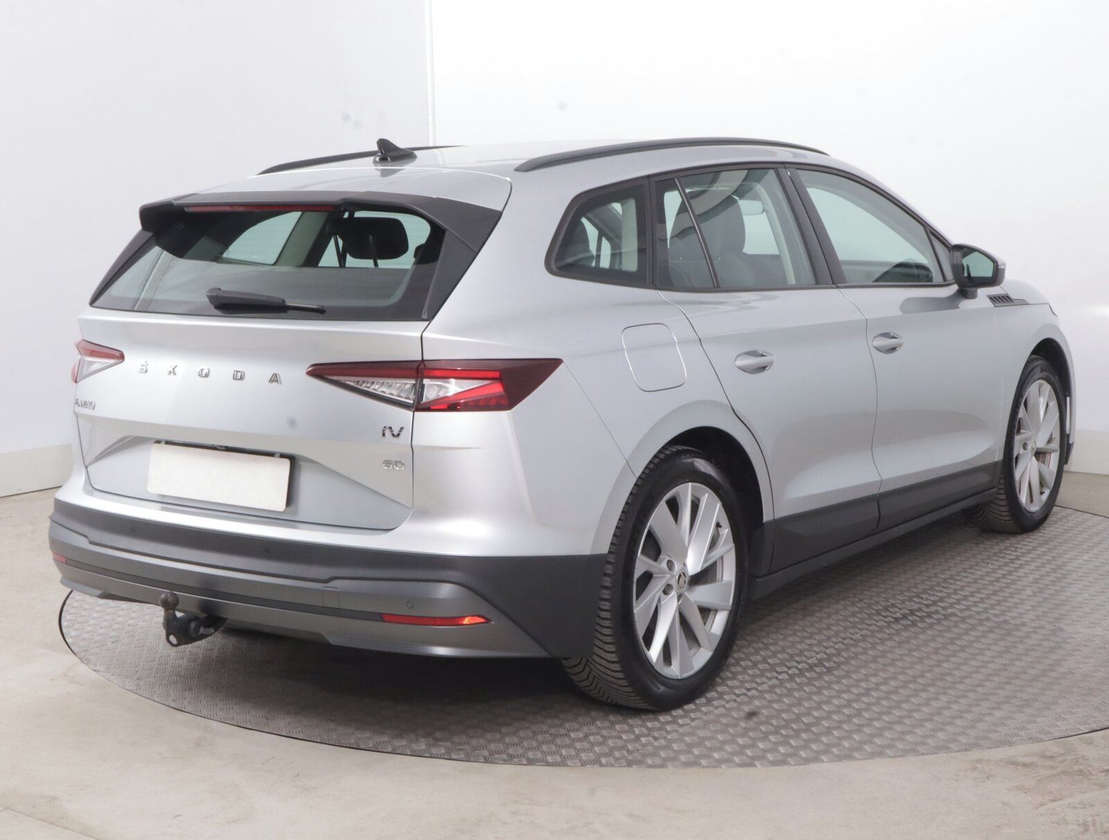 Škoda Enyaq iV, 60 (62 kWh), SoH 92%, Suite - fotka 5
