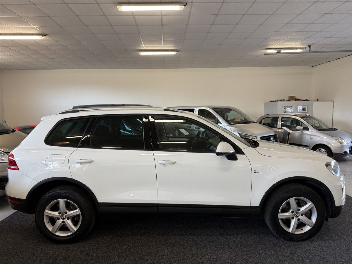 Volkswagen Touareg, 3,0 TDI kůže,tažné,po servisu! - fotka 4