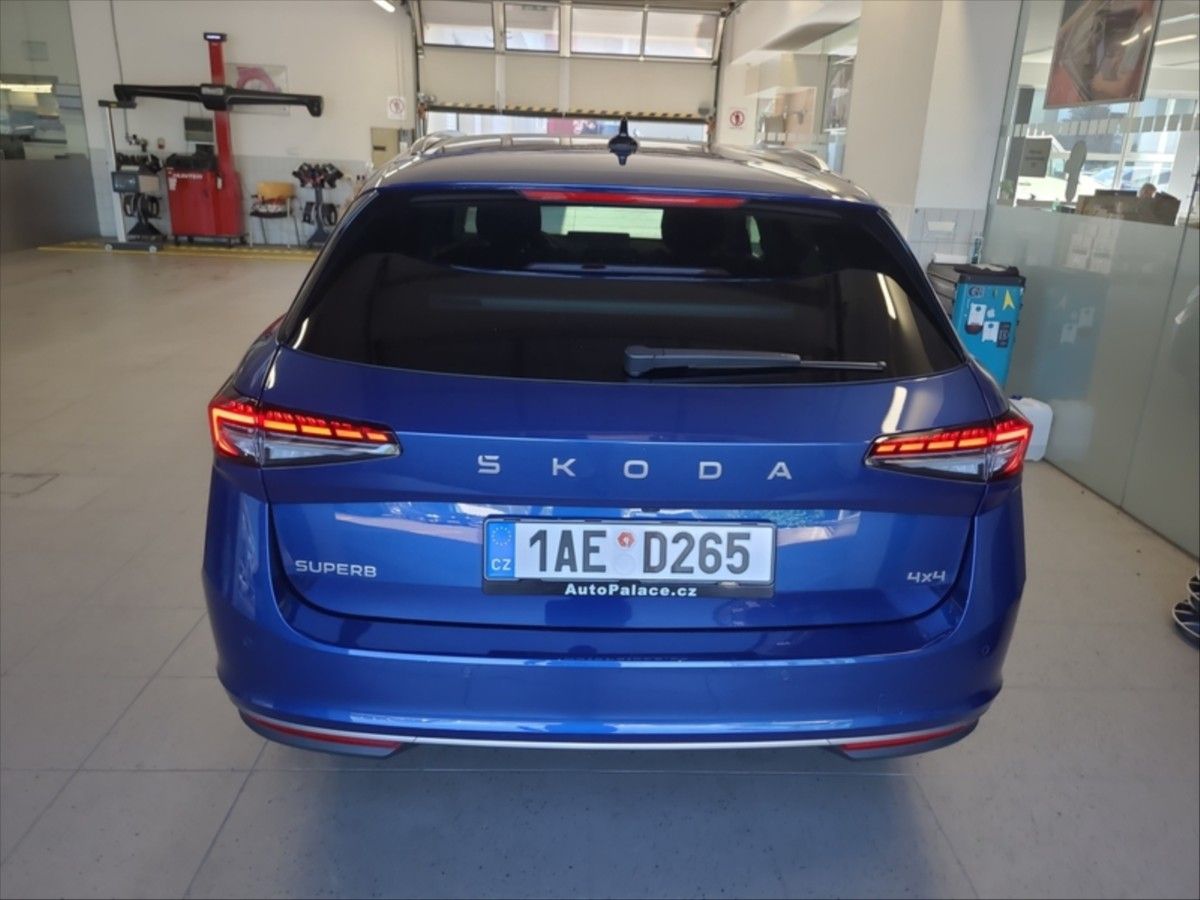 Škoda Superb, 2,0 TDi 4X4 Laurin&Klement DSG - fotka 2
