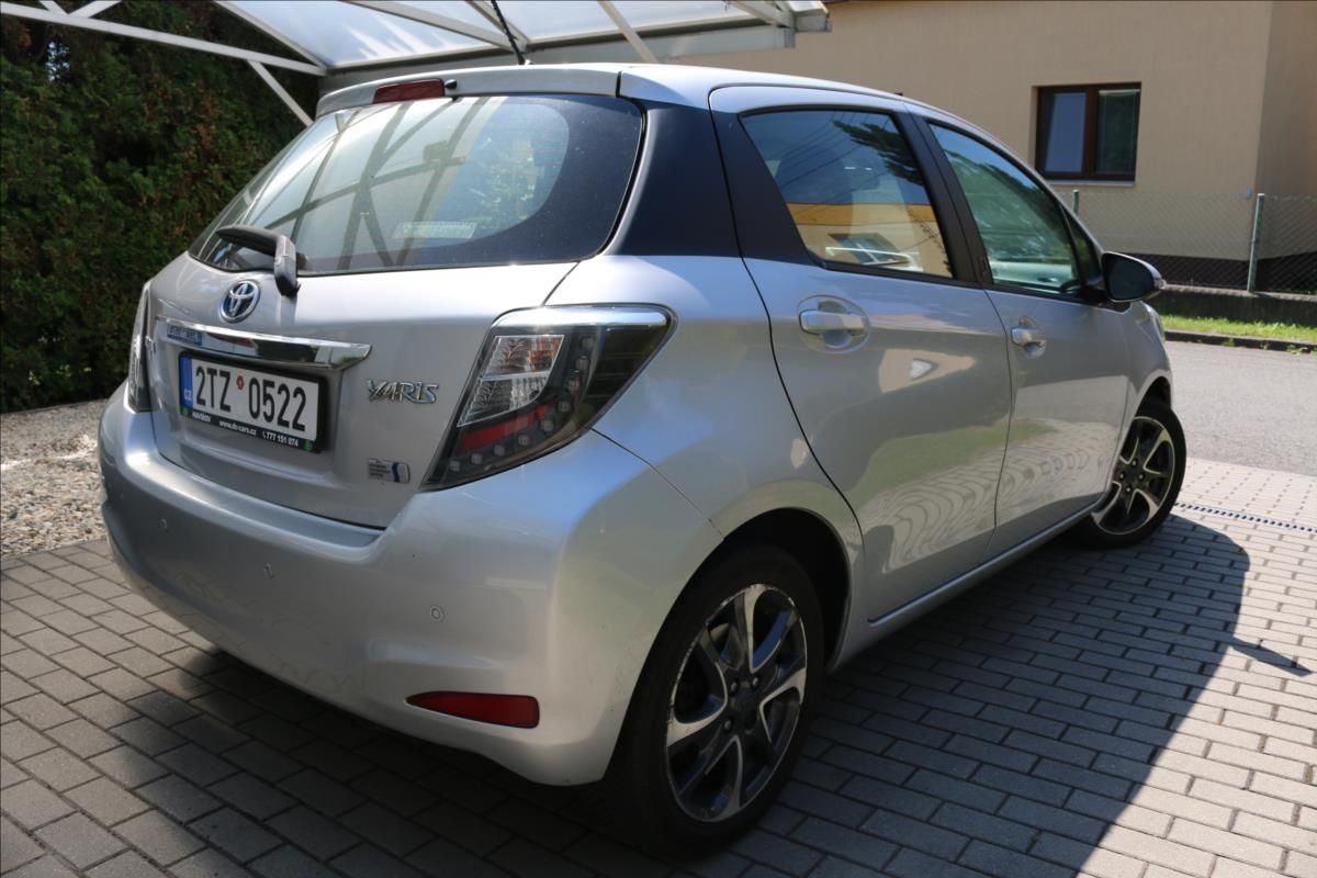 Toyota Yaris, 1,5 Hybrid, Automat - fotka 4