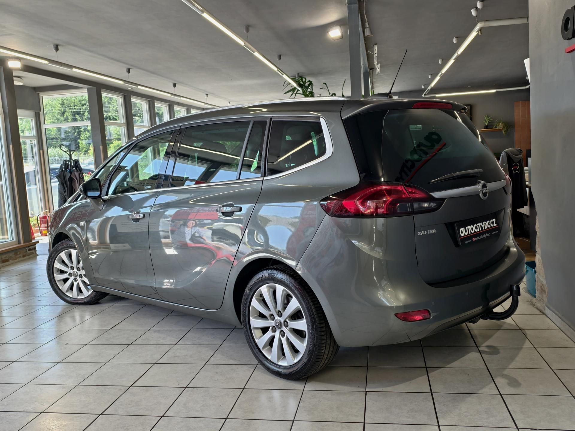 Opel Zafira, TOURER 1.4 TURBO 103kW LED, ČR - fotka 5