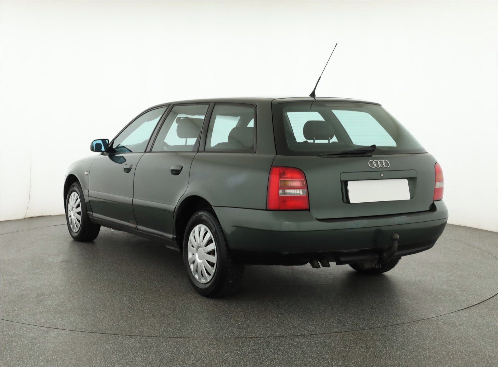 Audi A4, 1.9 TDI, Tažné, Klima - fotka 4