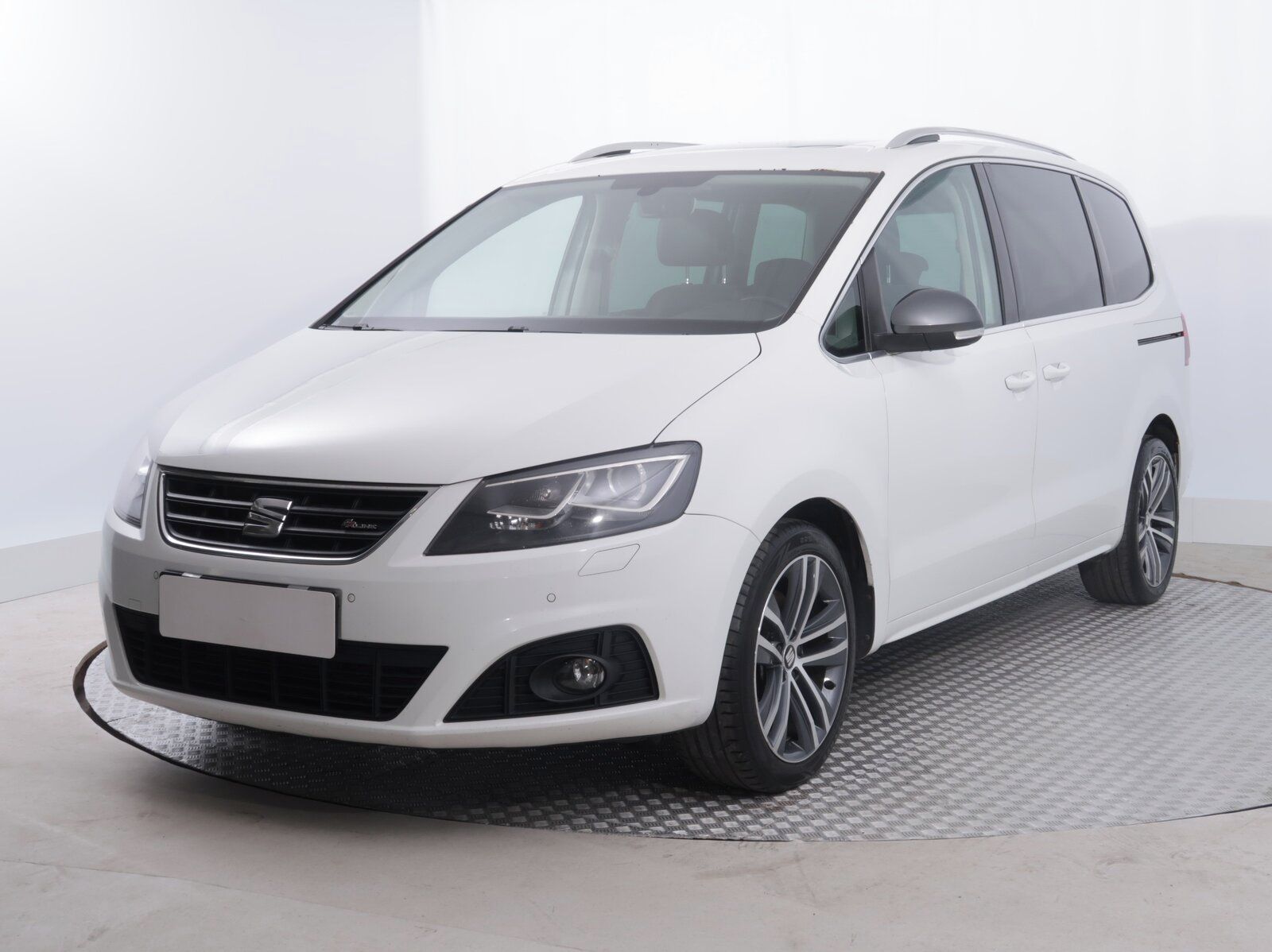 Seat Alhambra, 2.0 TDI, 4X4, 7 míst, Kůže - fotka 2