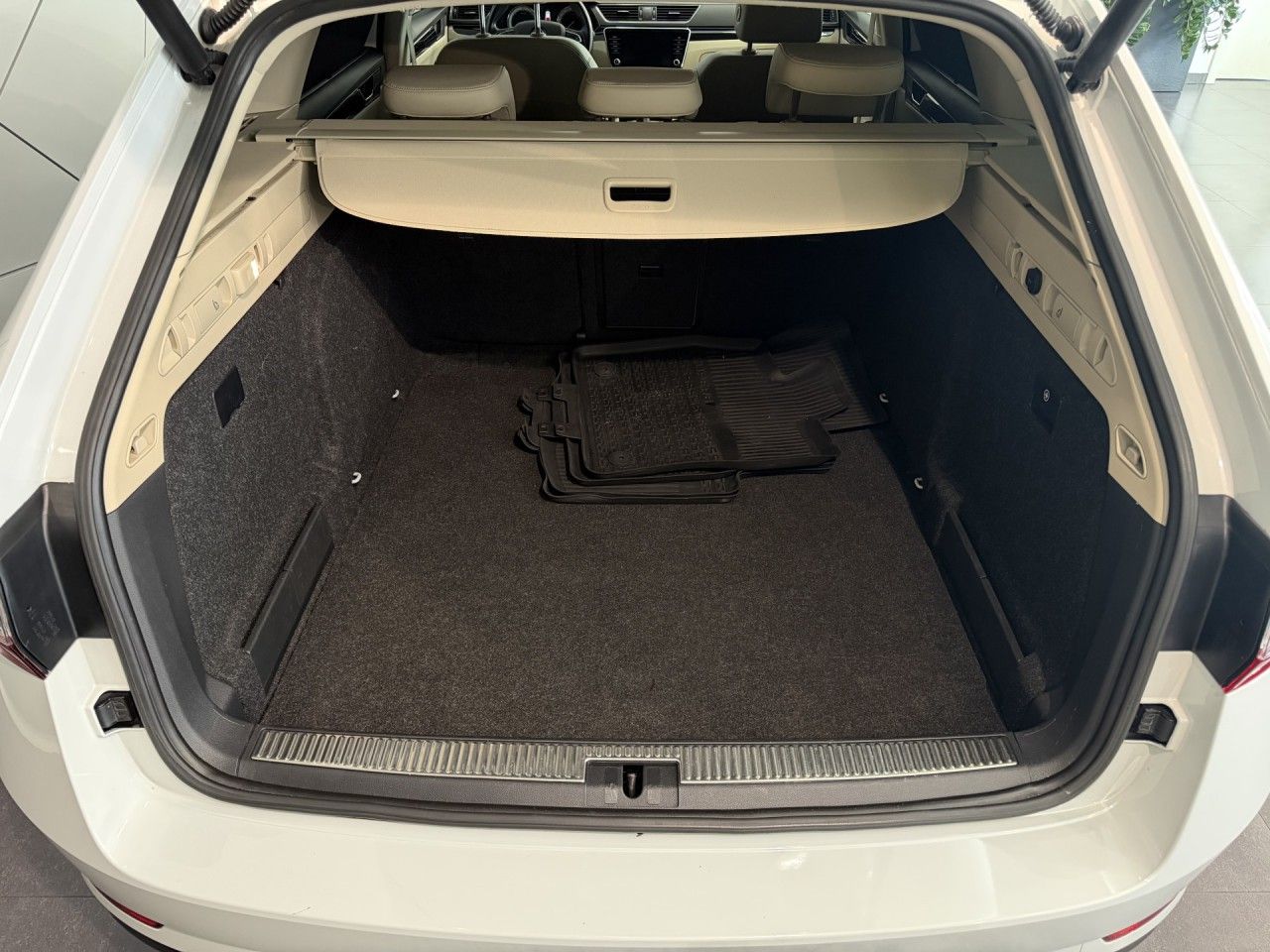 Škoda Superb, kombi 2.0TDI 140kW 4x4 L&K - fotka 6