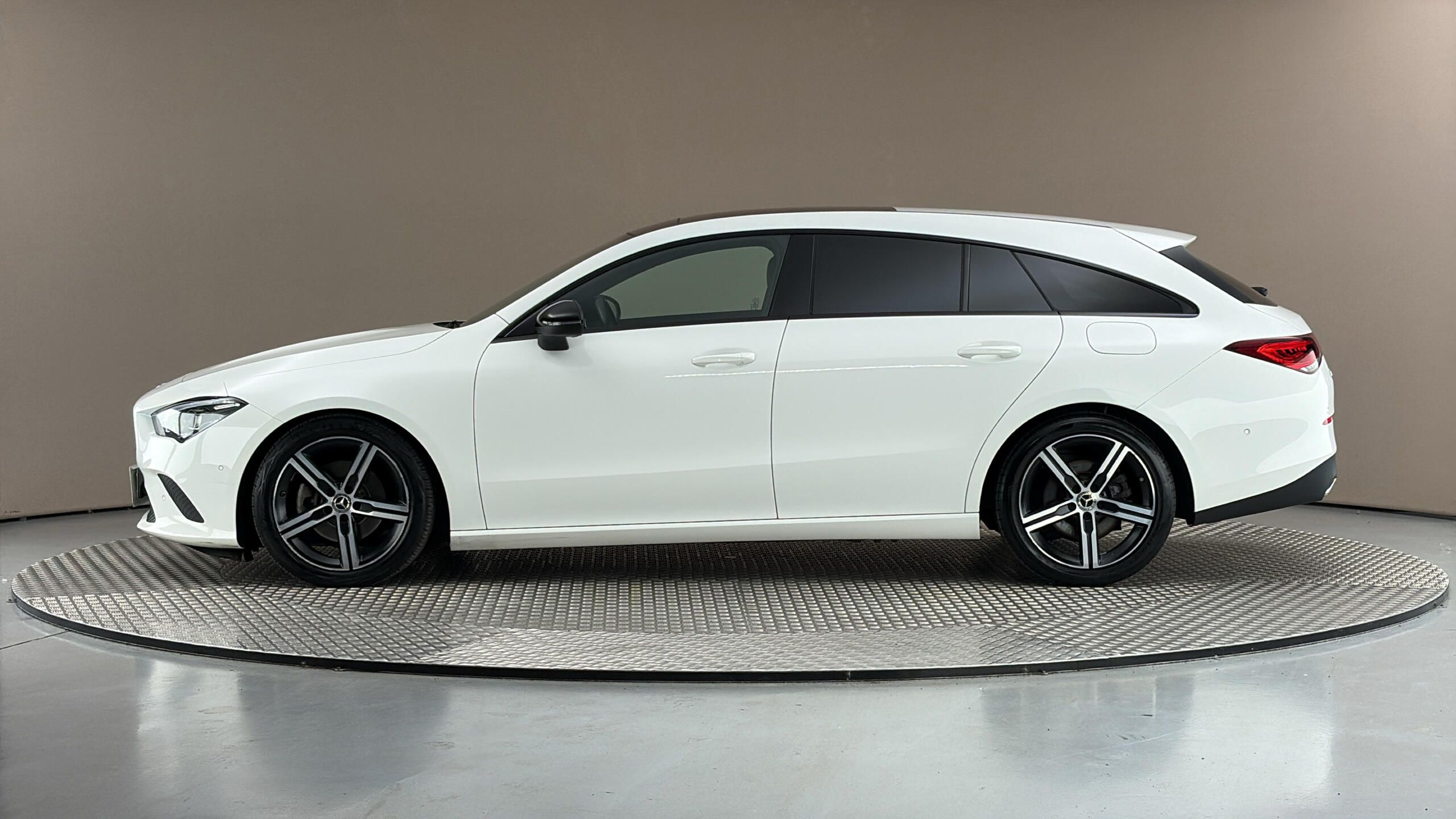 Mercedes-Benz CLA, 200d AUT Shooting Brake - fotka 4