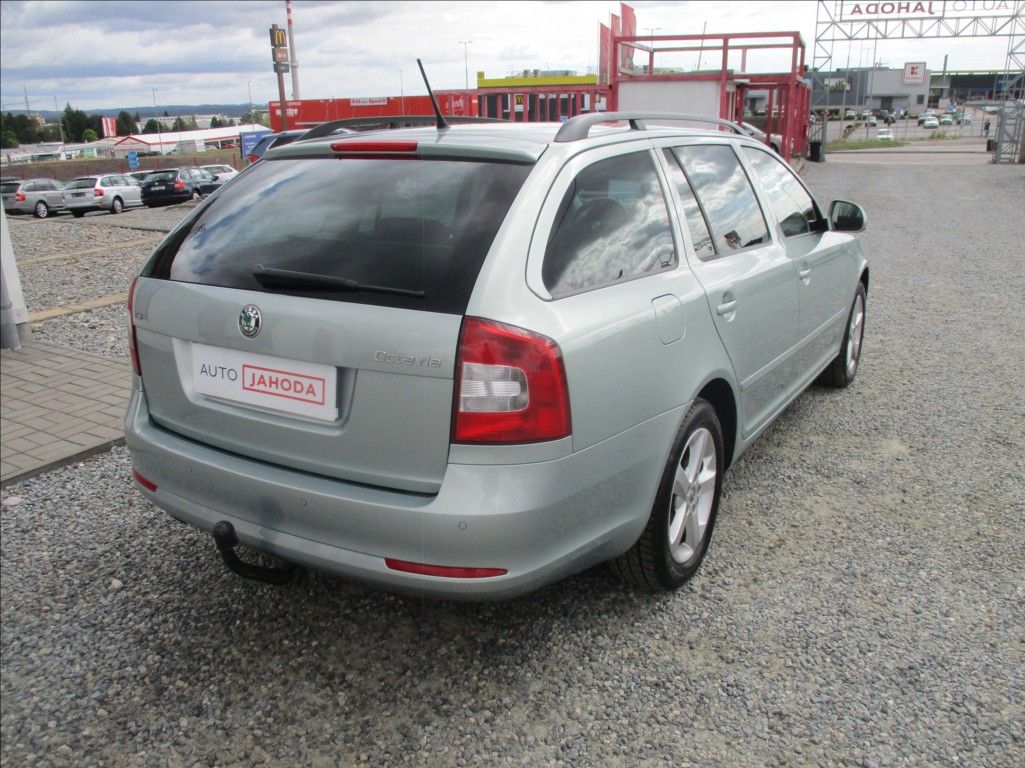 Škoda Octavia, 1,4 TSI, klima,xenon,servis, - fotka 6