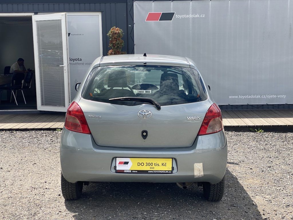 Toyota Yaris, 1.0i, ČR, manual, STK - fotka 6