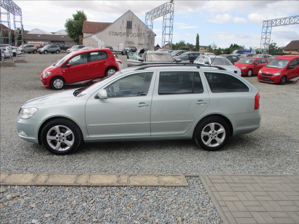 Škoda Octavia, 1,4 TSI, klima,xenon,servis, - fotka 4
