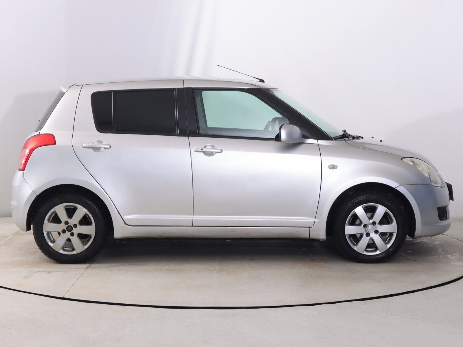 Suzuki Swift, 1.3 i, po STK - fotka 6