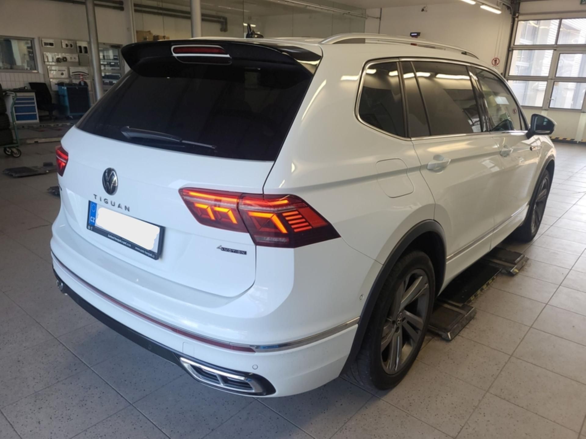 Volkswagen Tiguan Allspace, 2,0 TDi/110kW 4x4 DSG R-Line - fotka 6