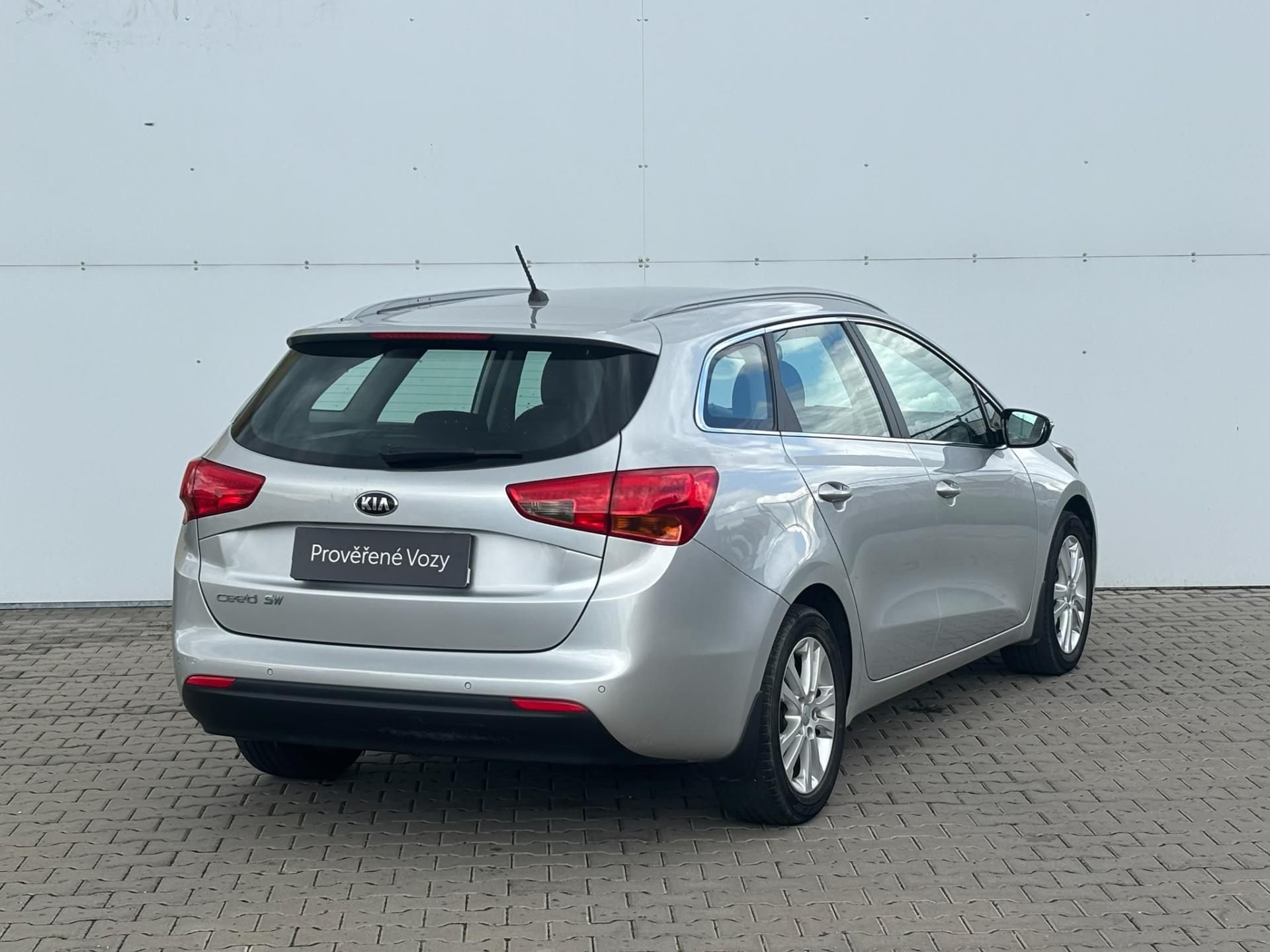 Kia Cee´d, 1,4 CVVT Exclusive - fotka 2