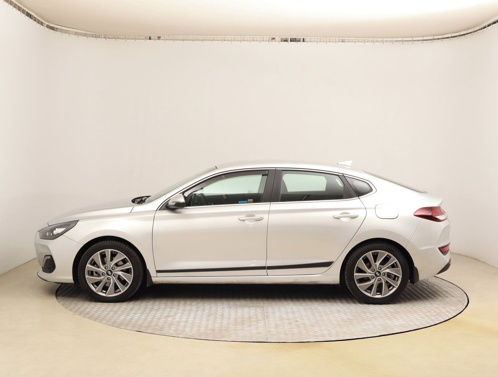 Hyundai i30, 1.4 T-GDI, Komfort, ČR,1.maj - fotka 3