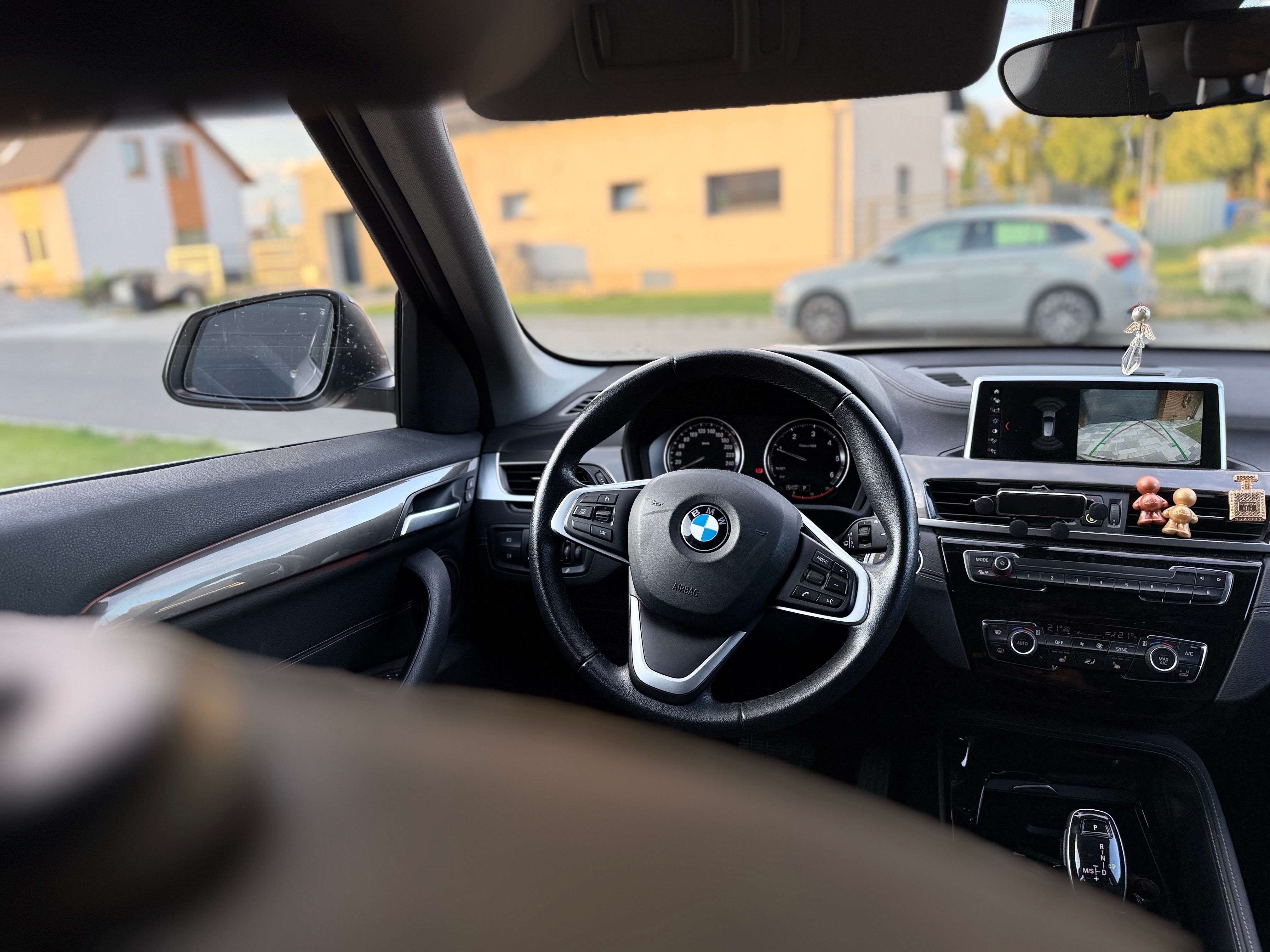 BMW iX1, BMW X1 - xDrive 20D - fotka 3