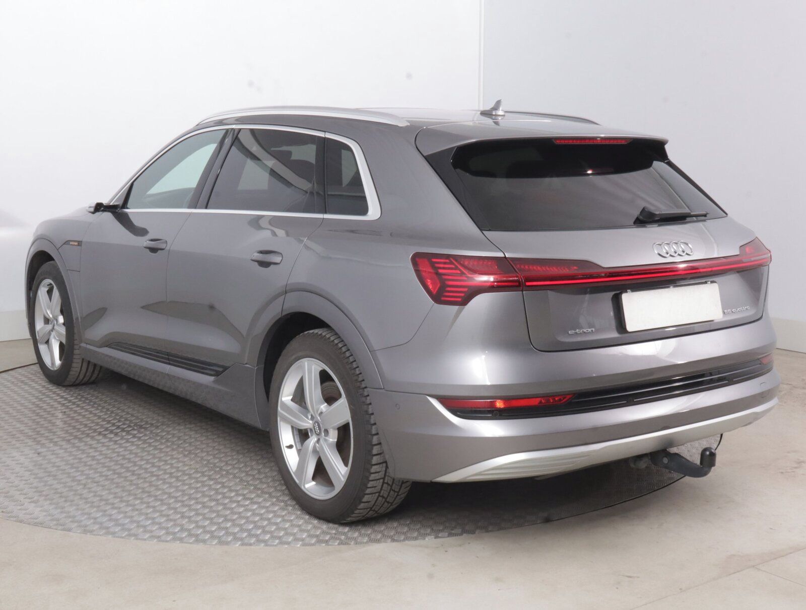 Audi e-tron, e-tron 55 quattro, SoH 90% - fotka 4