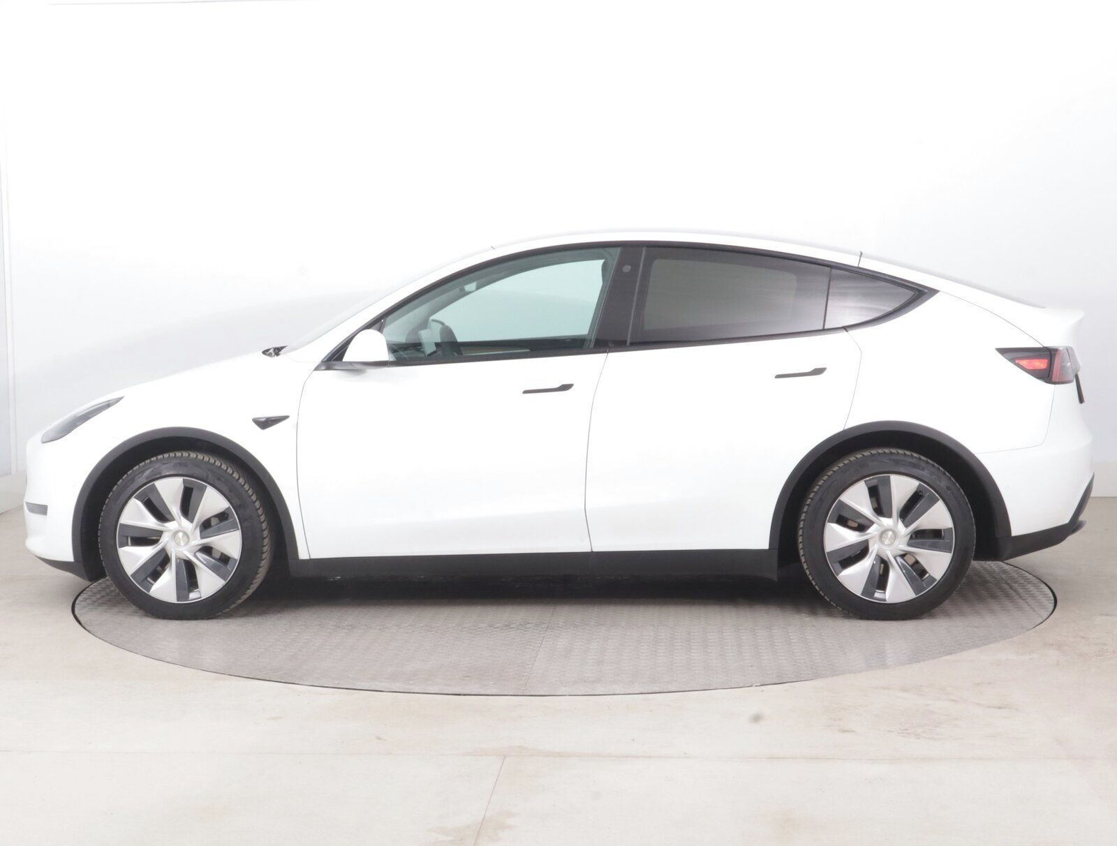 Tesla Model Y, Long Range AWD 79kWh, SoH 90% - fotka 3