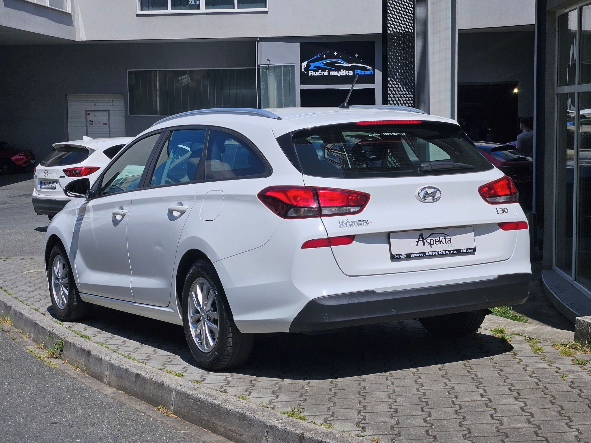 Hyundai i30, 1,6 CRDI 85kW Trikolor Comfort - fotka 3