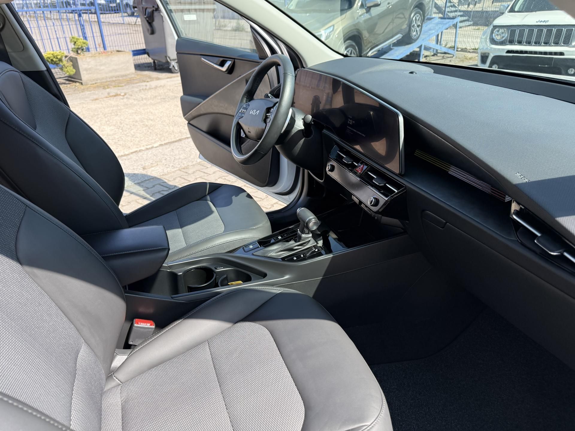 Kia Niro, 1.6 GDI,HEV,ČR,5,5 L/100KM - fotka 2