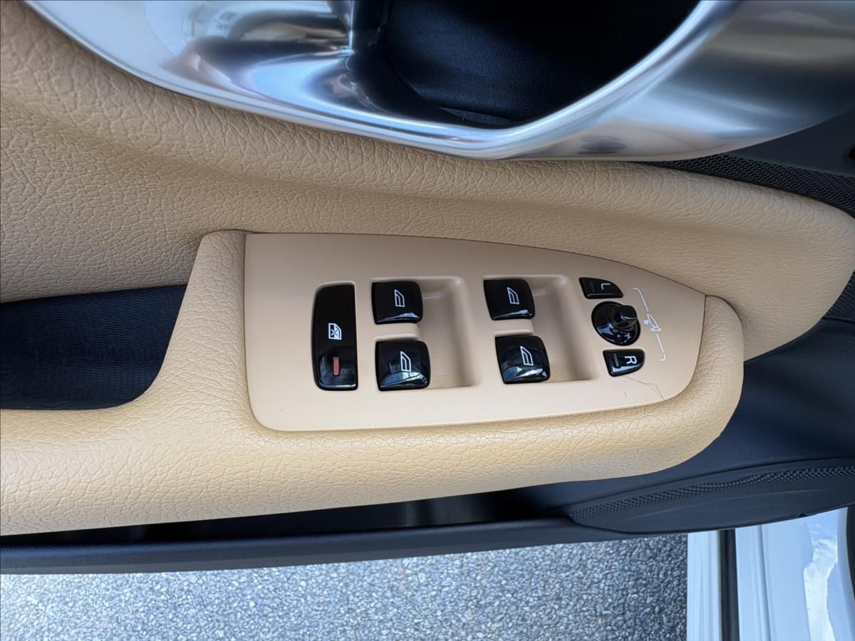 Volvo XC90, 2,0 D5 173kW,Led,Kůže,ACC,1Maj - fotka 4