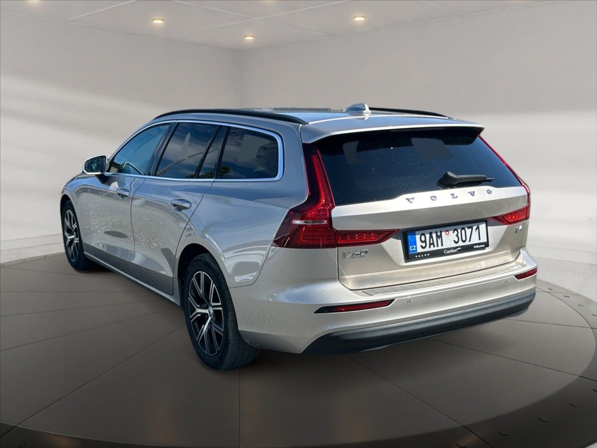 Volvo V60, 2,0 B4 benzin Core AT - fotka 4