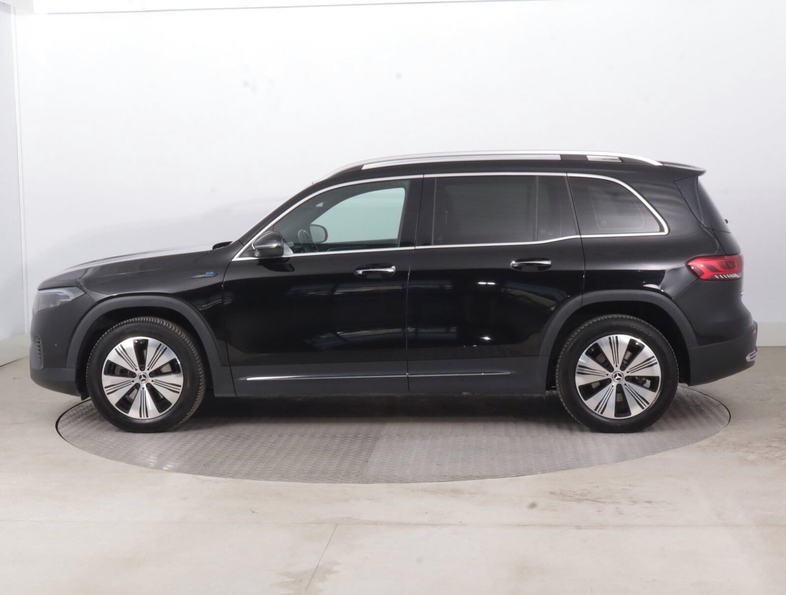 Mercedes-Benz EQB, EQB 300 4MATIC, SoH 95% - fotka 3