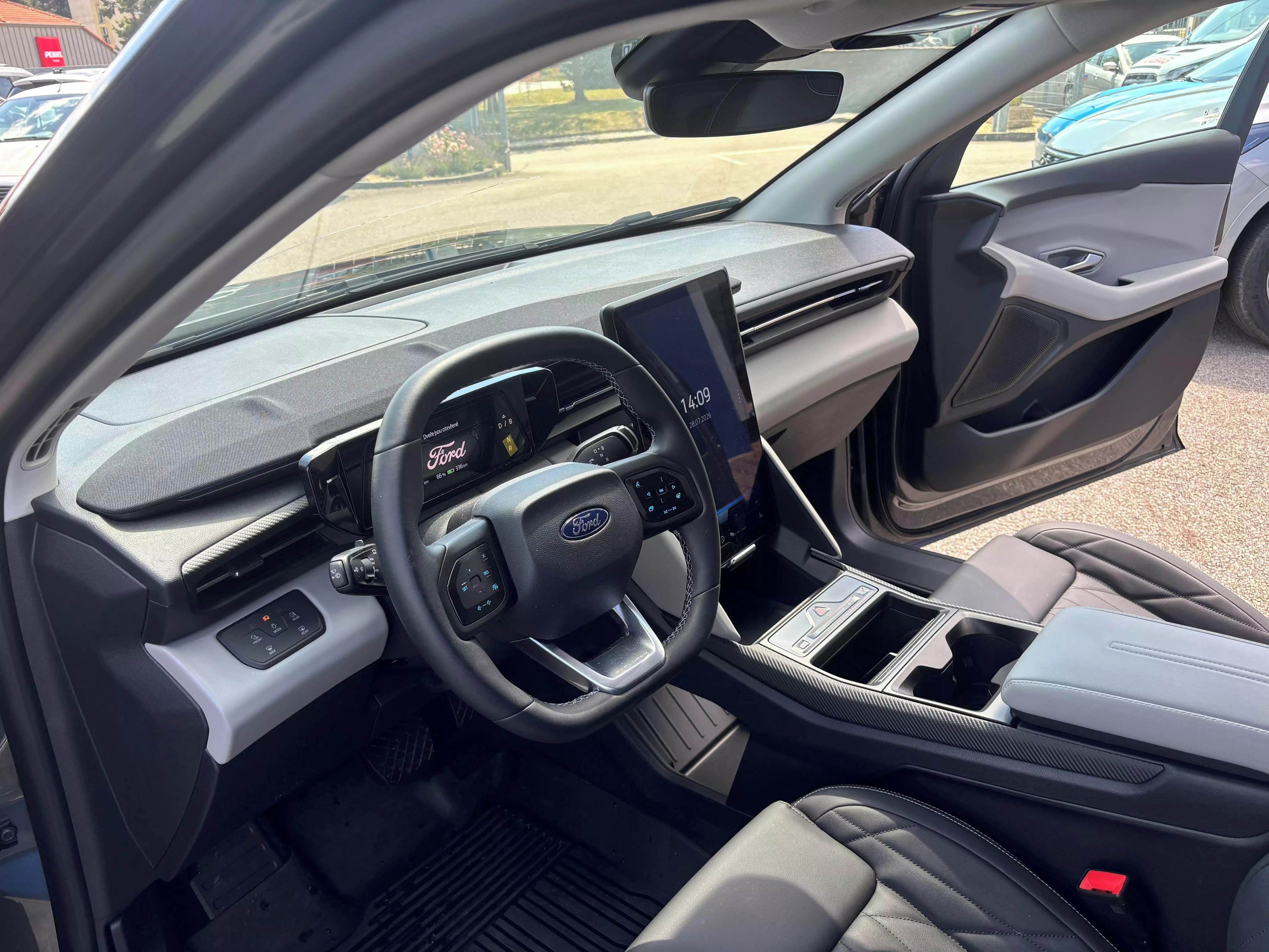 Ford Explorer, Premium RWD - fotka 4