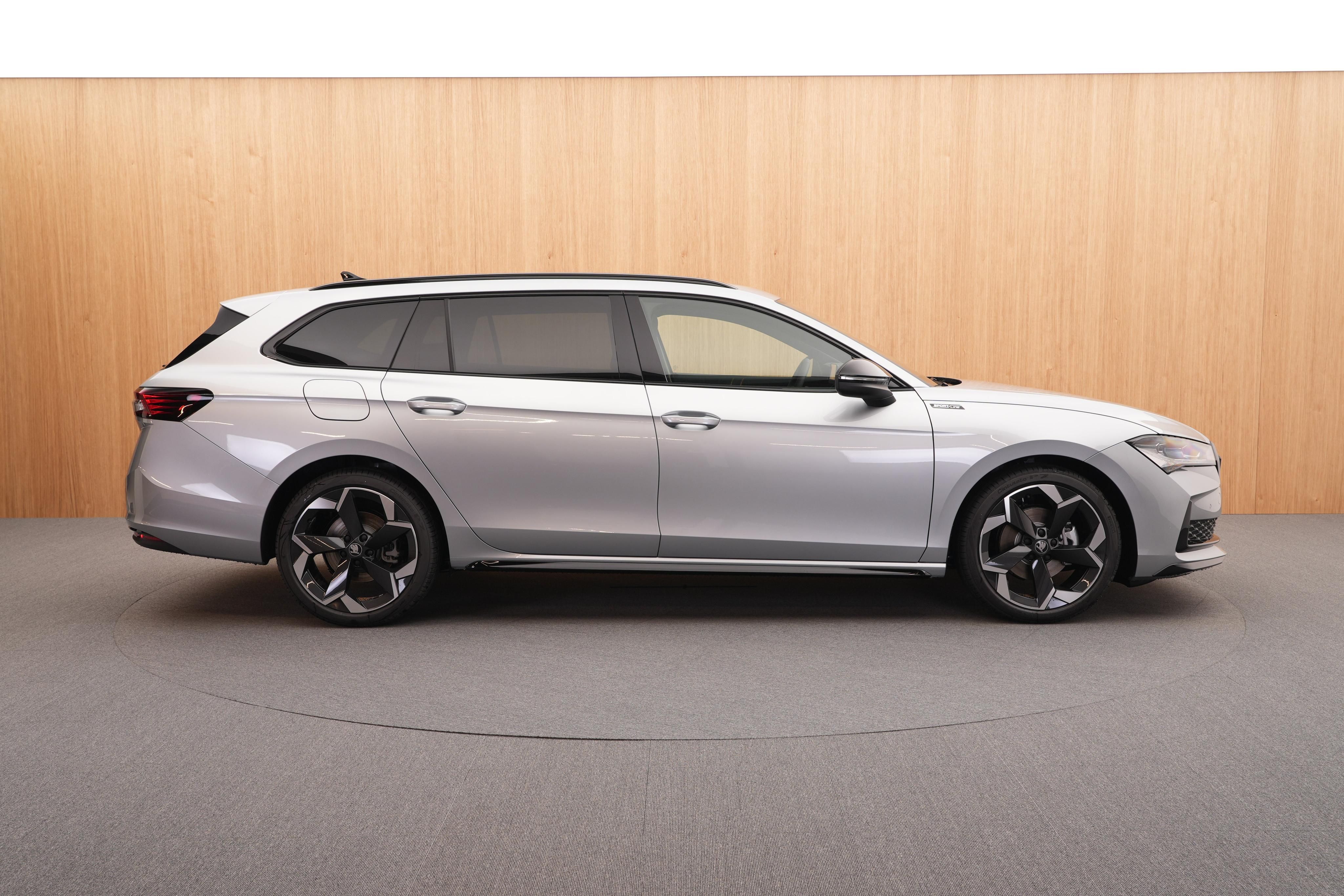 Škoda Superb, Sportline 2.0 TDI DSG - fotka 5