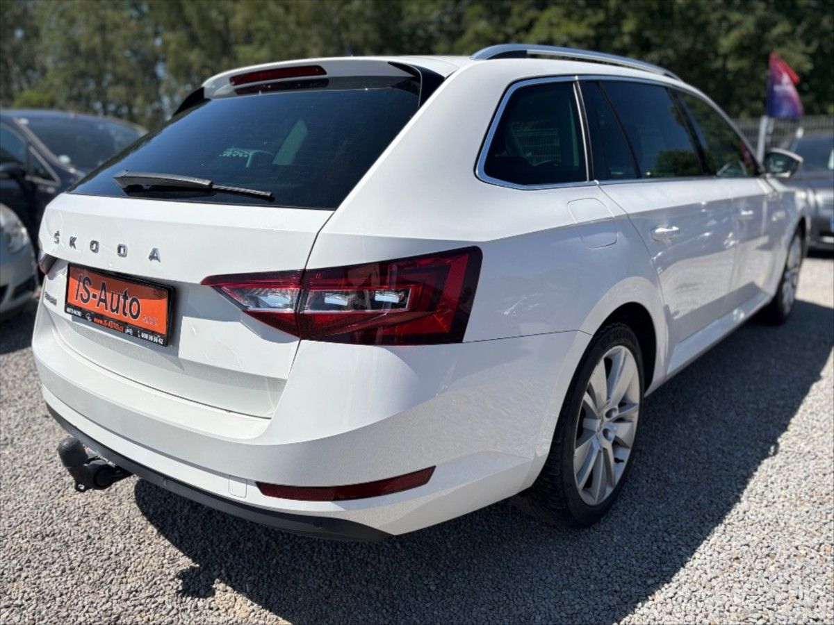 Škoda Superb, 2,0 TDi COMBI AUTOMAT - fotka 4