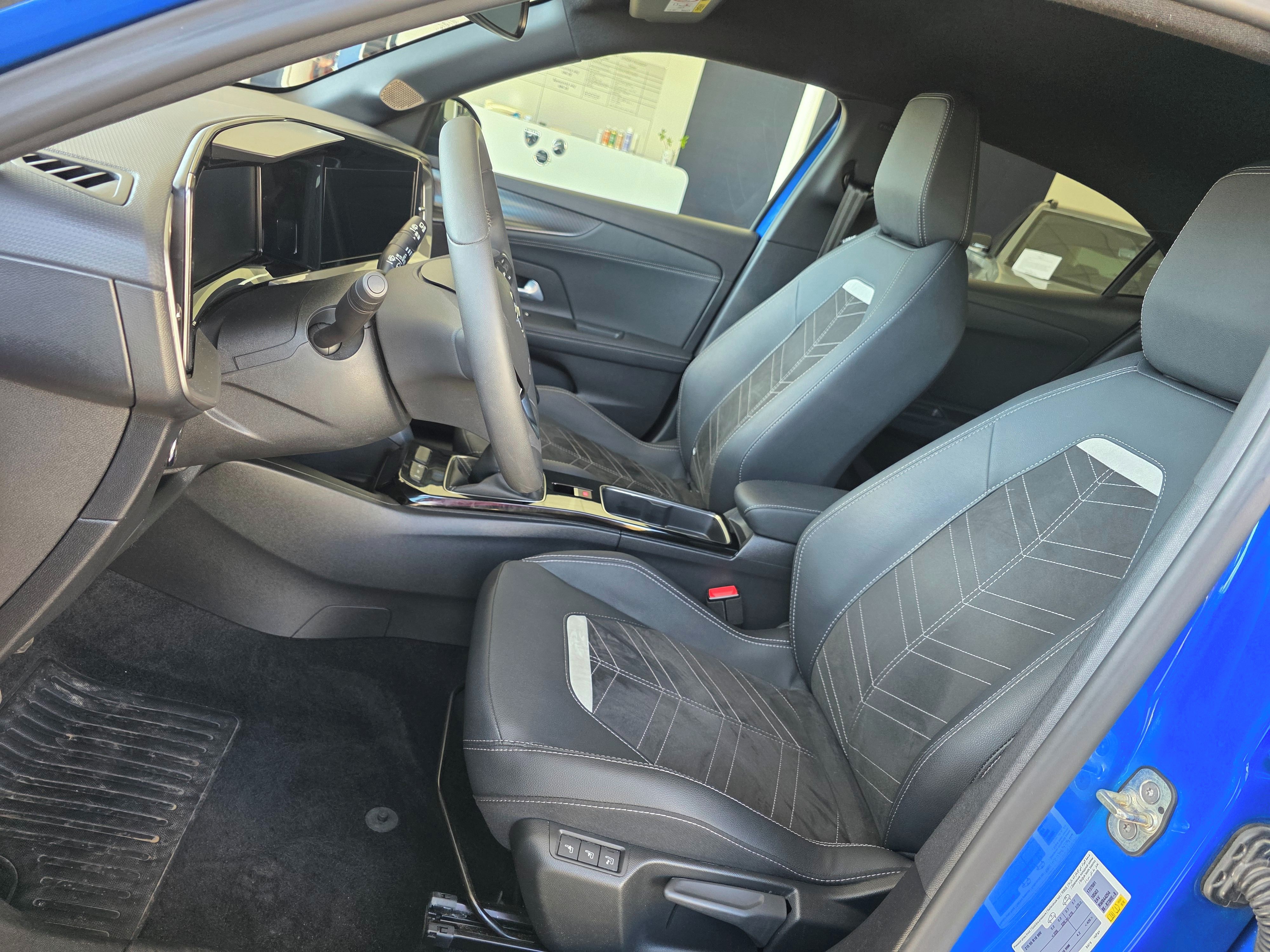 Opel Mokka, ULTIMATE 1.2TURBO 136k MAN6 - fotka 6