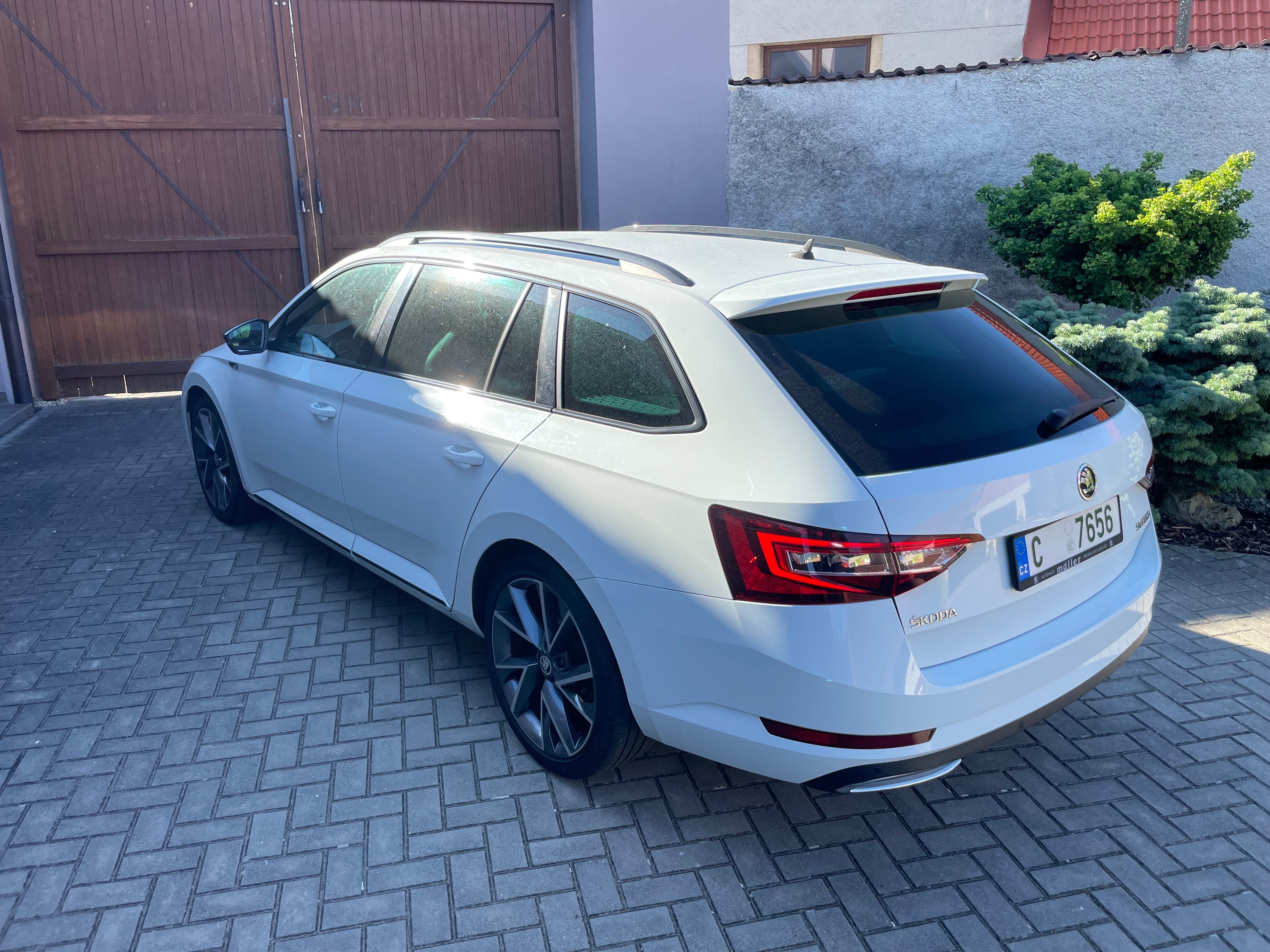 Škoda Superb, Combi Sportline 2,0 TDI 110kw. - fotka 3