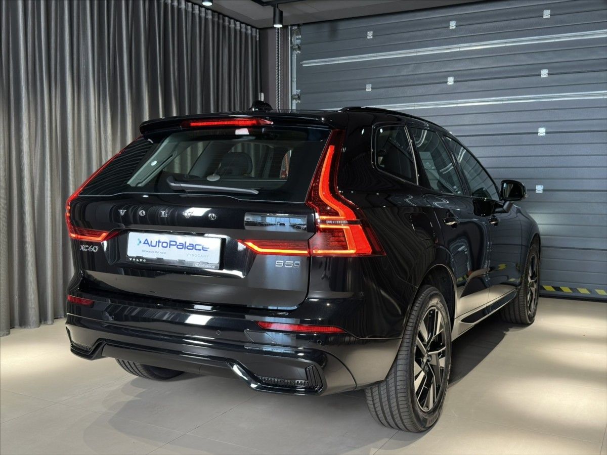 Volvo XC60, 2,0 B5  Plus Dark - fotka 4
