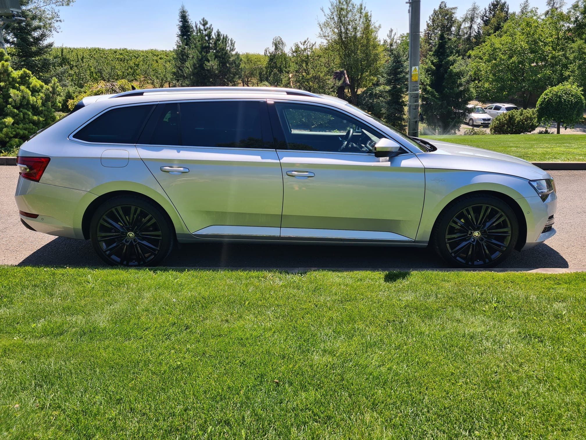 Škoda Superb, 2.0 TDi Laurin & Klement DSG - fotka 6