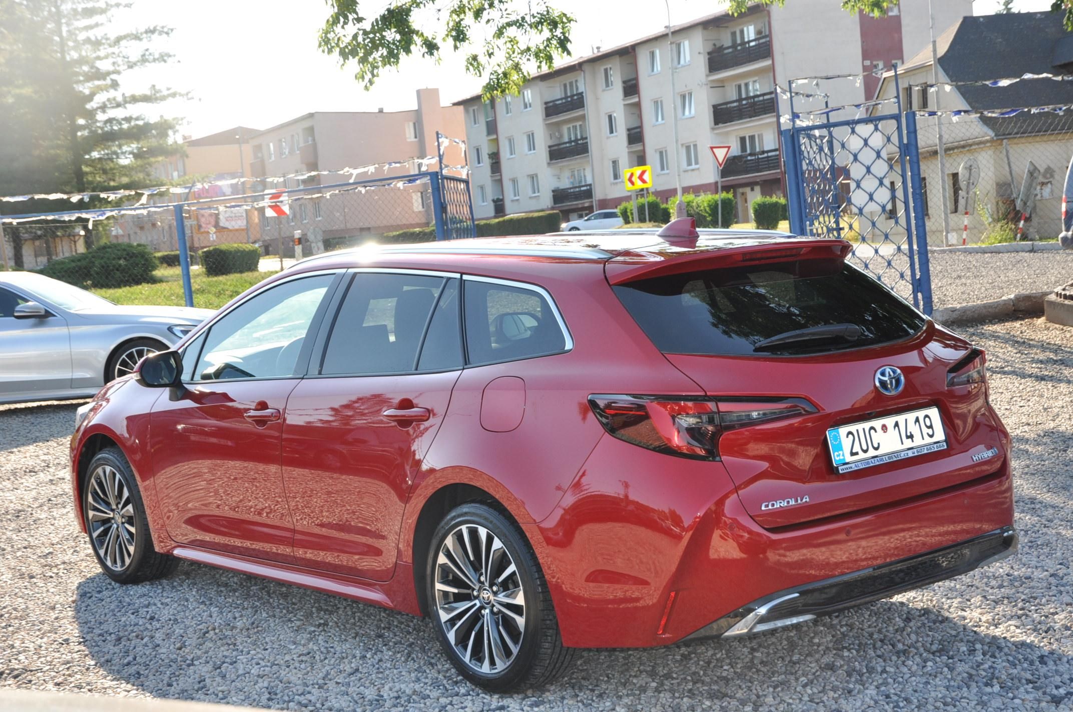 Toyota Corolla, 1.8 Hybrid KOMBI - fotka 4