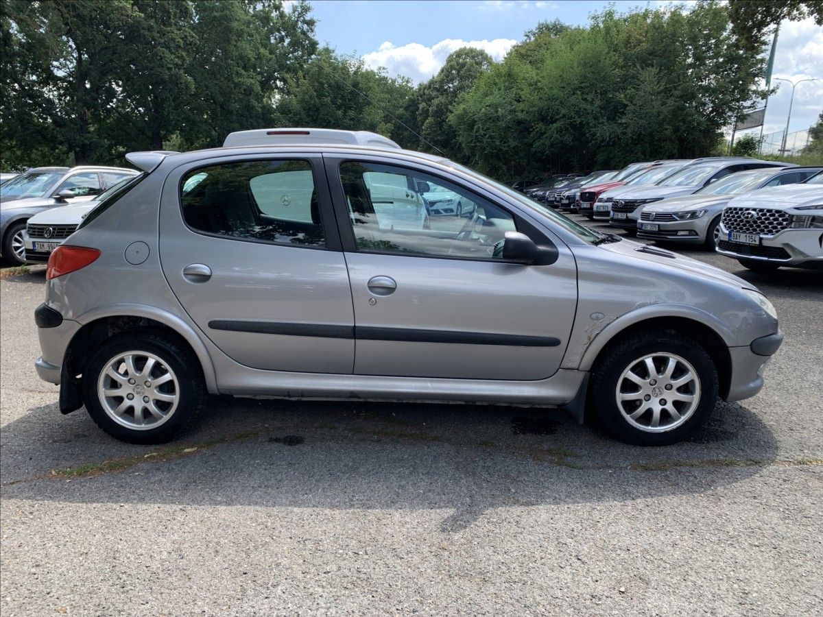Peugeot 206, 1,4 i,ČR - fotka 4