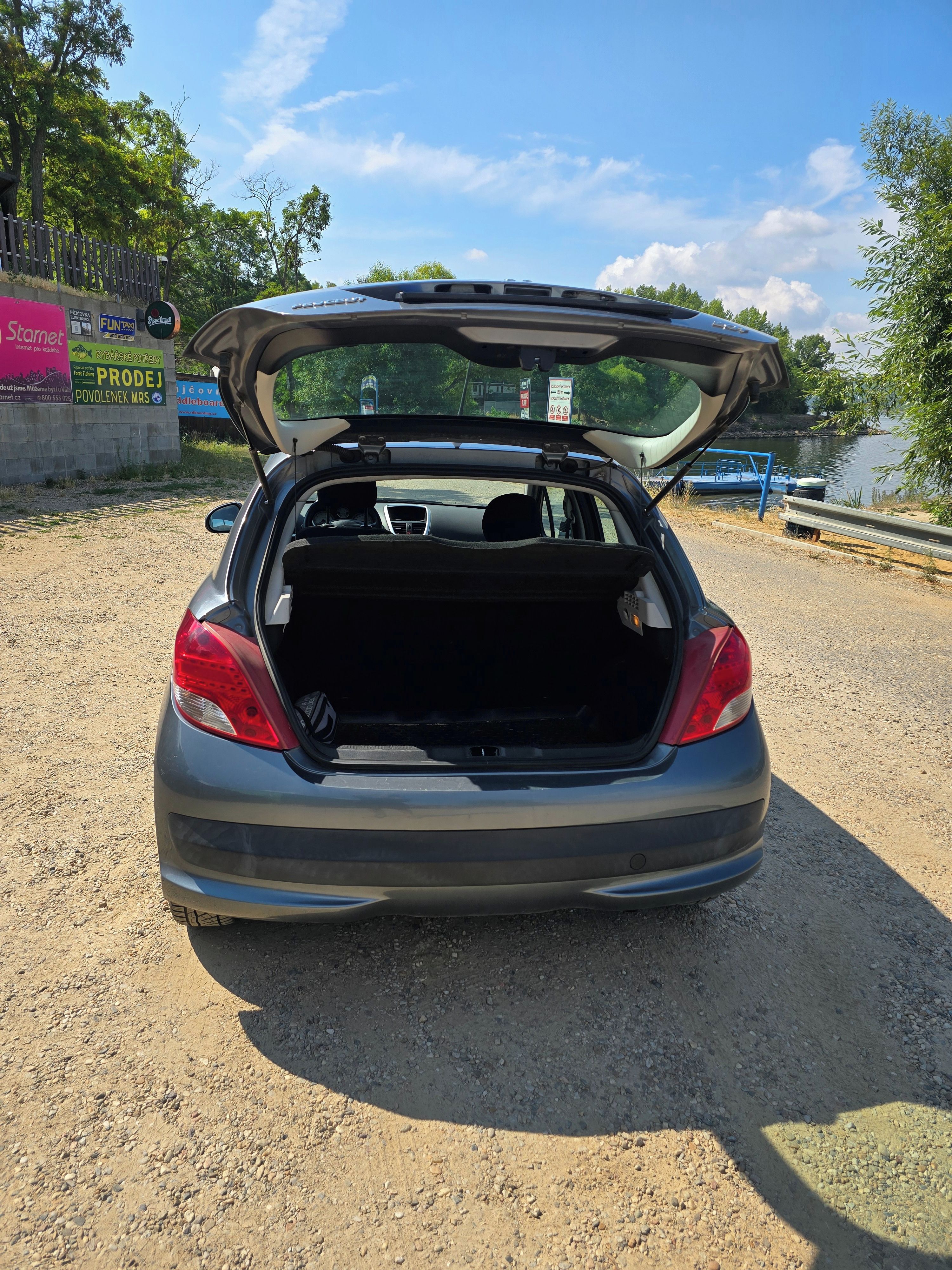 Peugeot 207, 1.4, 54kw nová STK. Pěkný stav - fotka 5