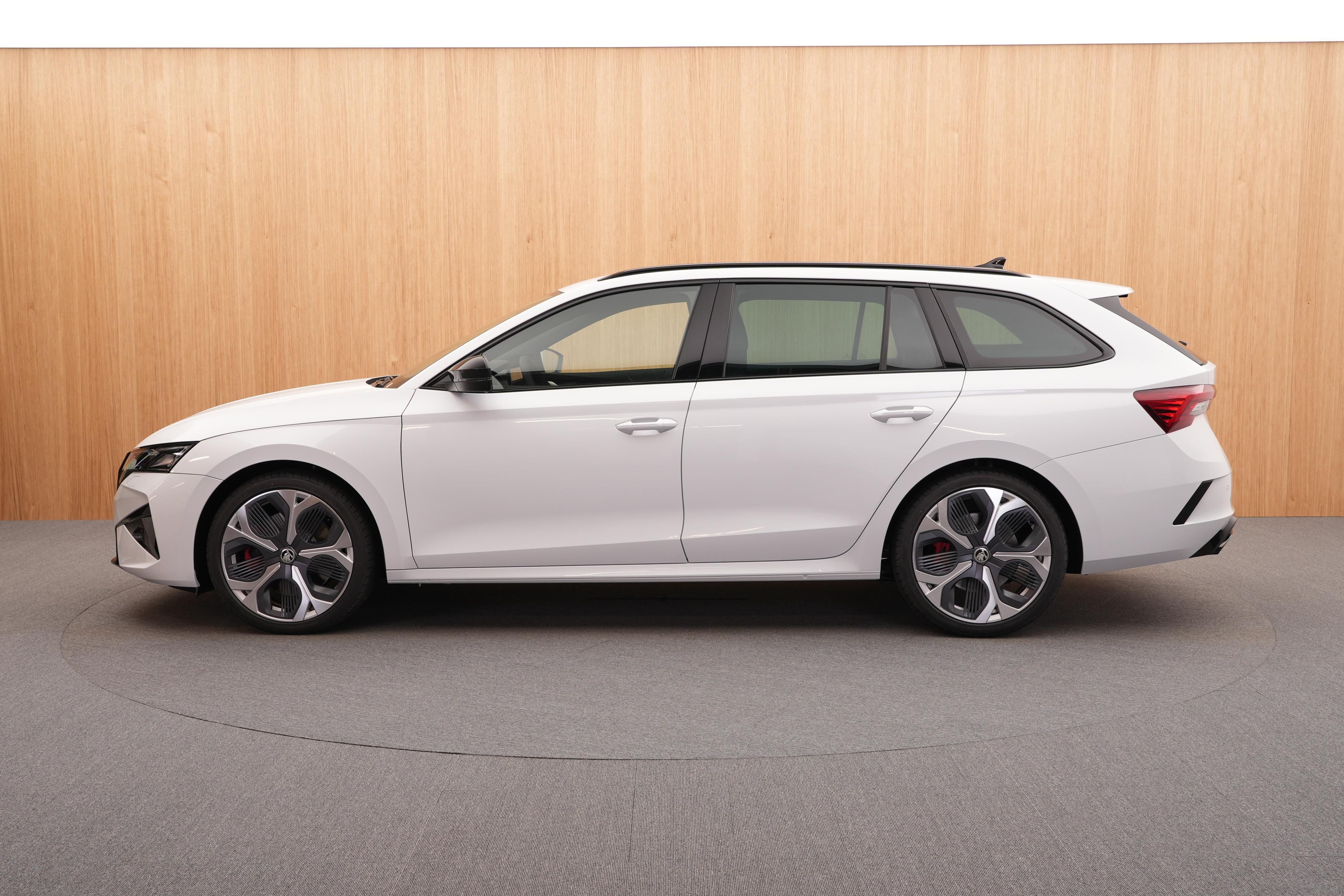 Škoda Octavia, RS 2.0 TSI DSG - fotka 2
