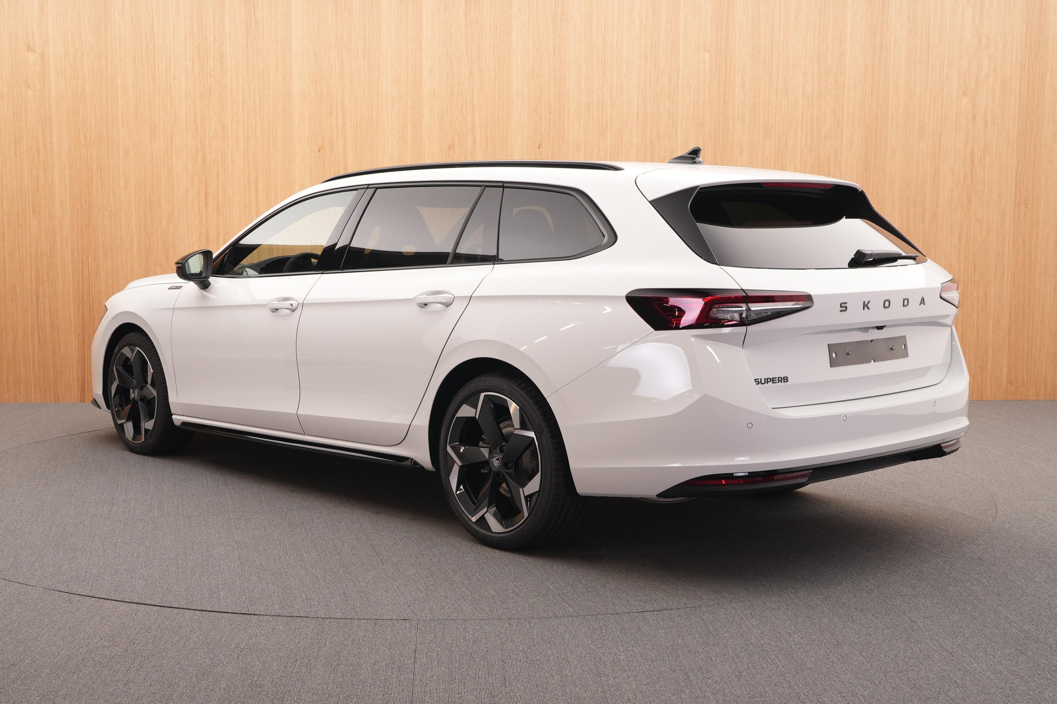 Škoda Superb, Sportline 2.0 TDI DSG - fotka 3