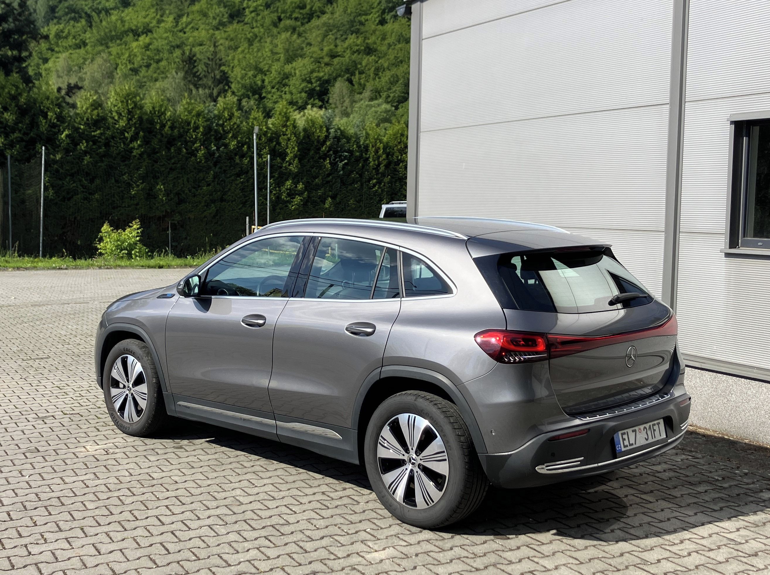 Mercedes-Benz EQA, 250 Progressive Line 67 kWh - fotka 4