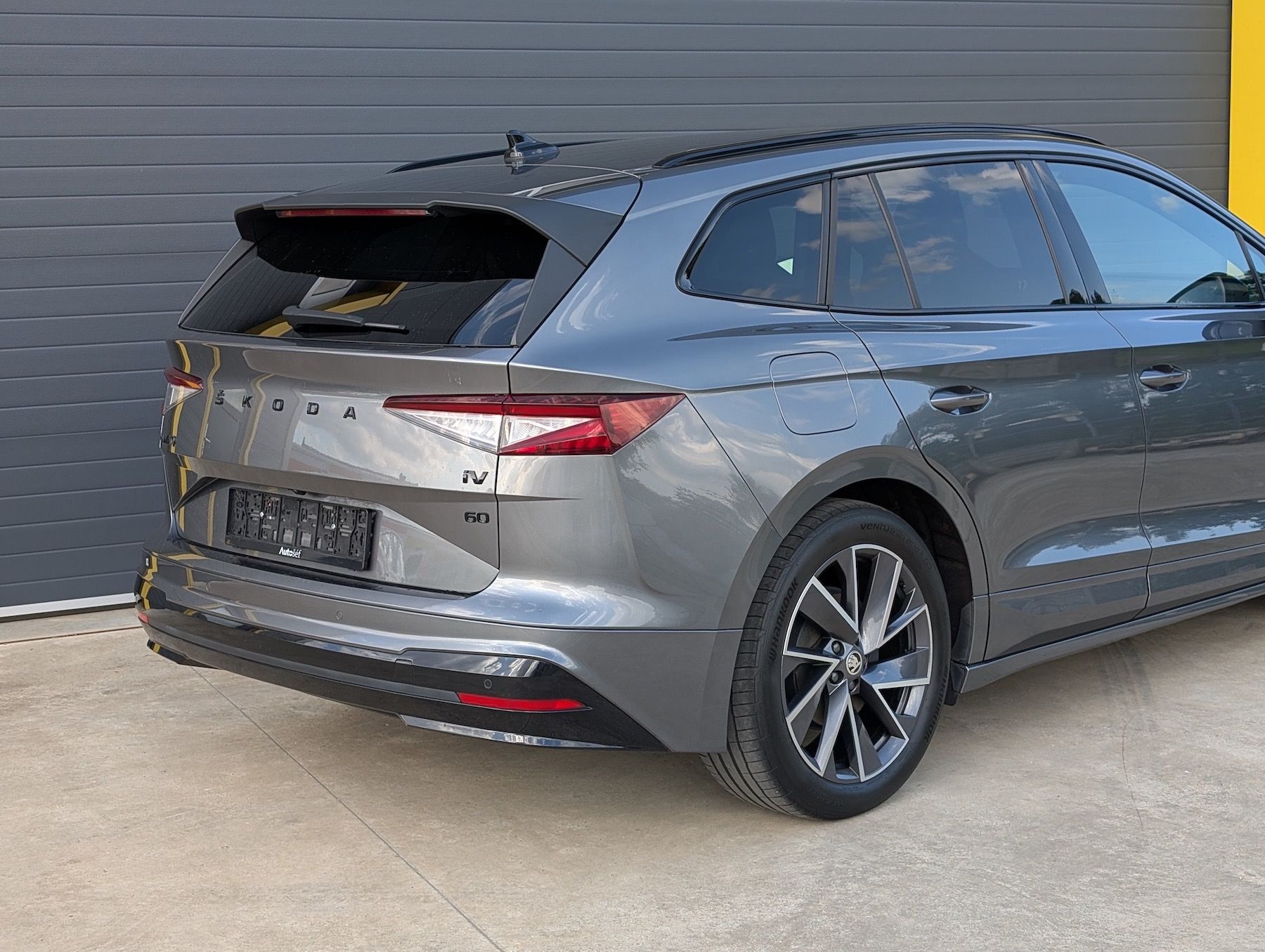 Škoda Enyaq, Sportline, Keyless, Tažné, 92% - fotka 5