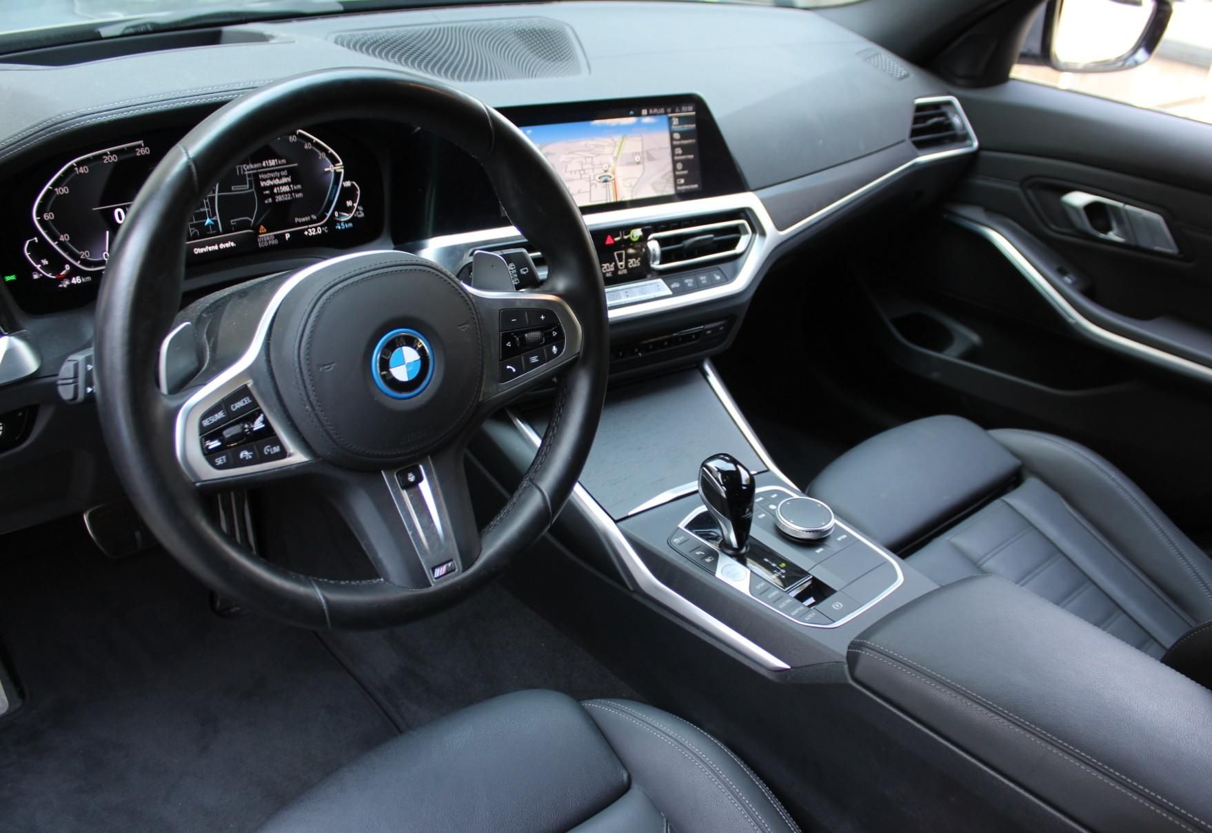 BMW Řada 3, xDrive Touring - fotka 4