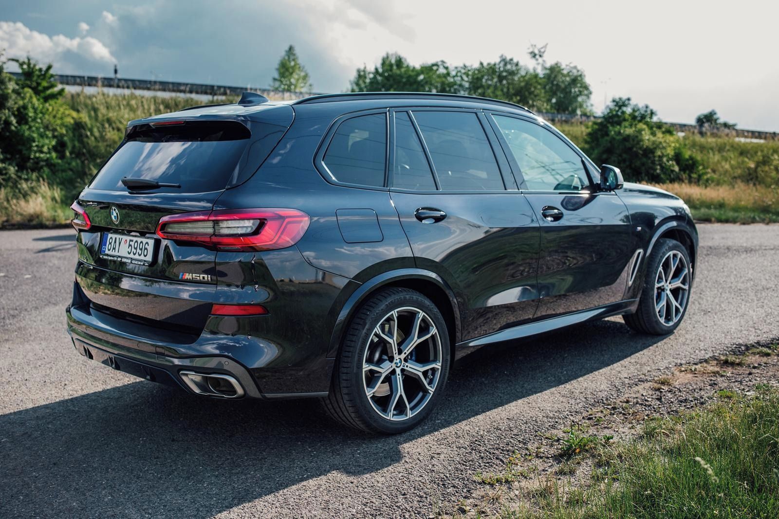BMW X5, M50i, H&K, laser, pano, vzduch - fotka 3