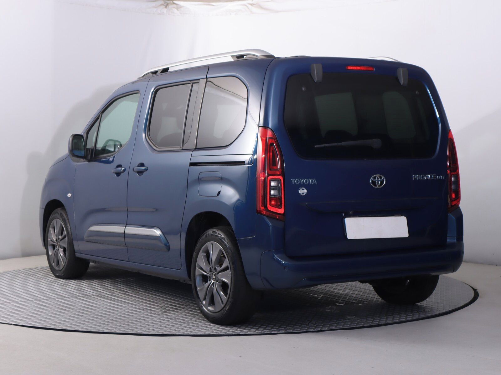 Toyota Proace City Verso, 1.5 D-4D, Family, 5Míst, ČR - fotka 4
