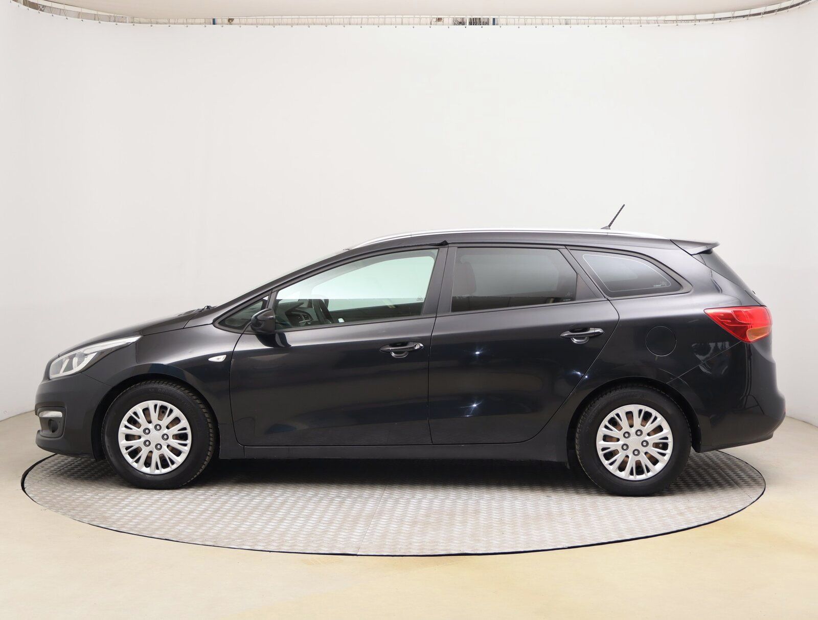 Kia Cee´d, 1.4 CVVT, Serv.kniha, Klima - fotka 3