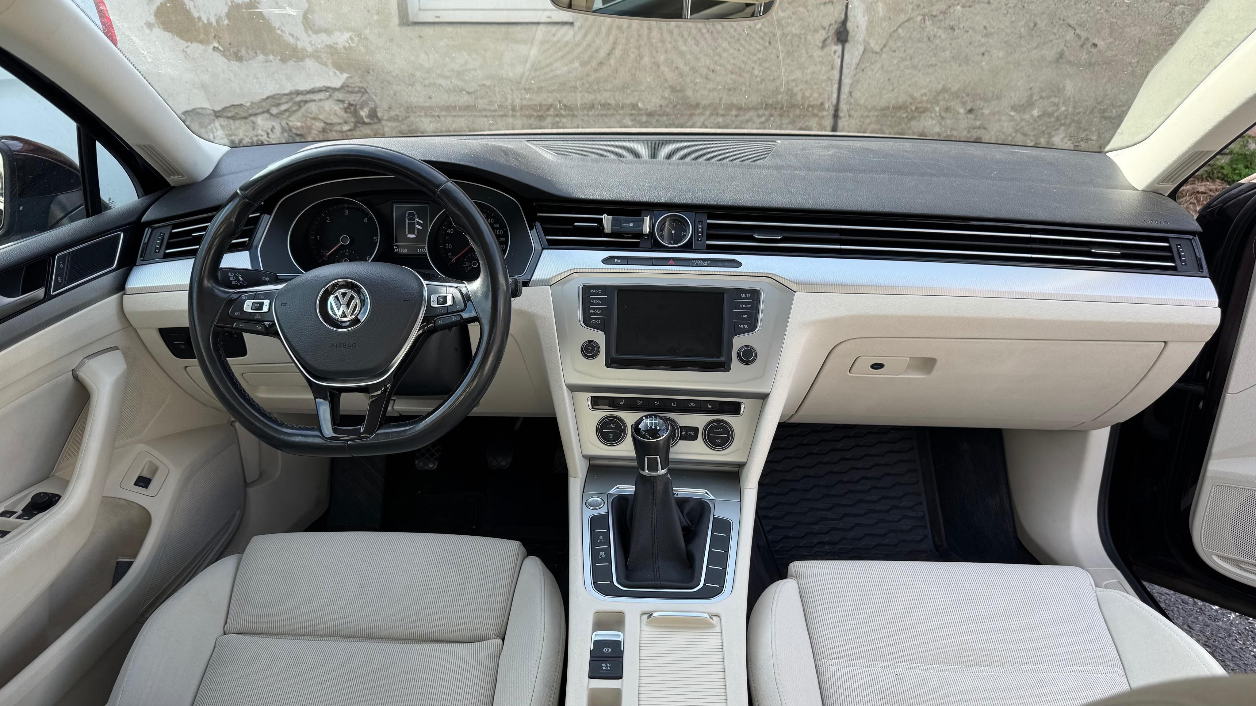 Volkswagen Passat, VW Passat B8 2.0TDi 4Motion - fotka 5