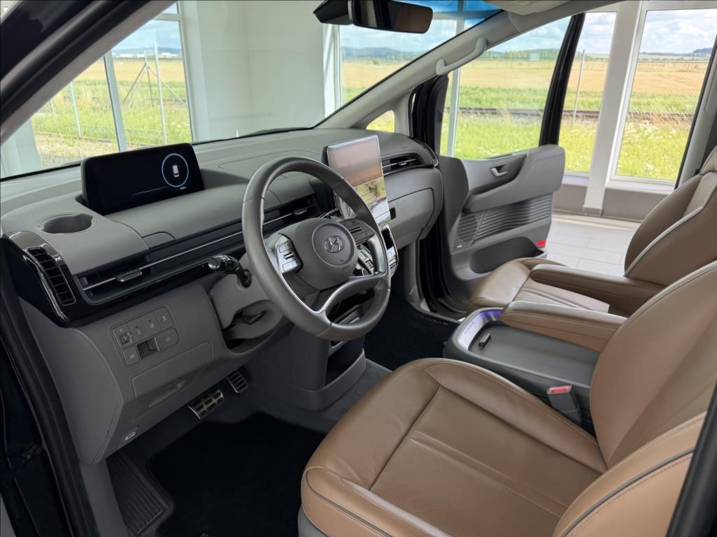 Hyundai Staria, 2,2 CRDi, Signature 4WD, 7míst - fotka 6