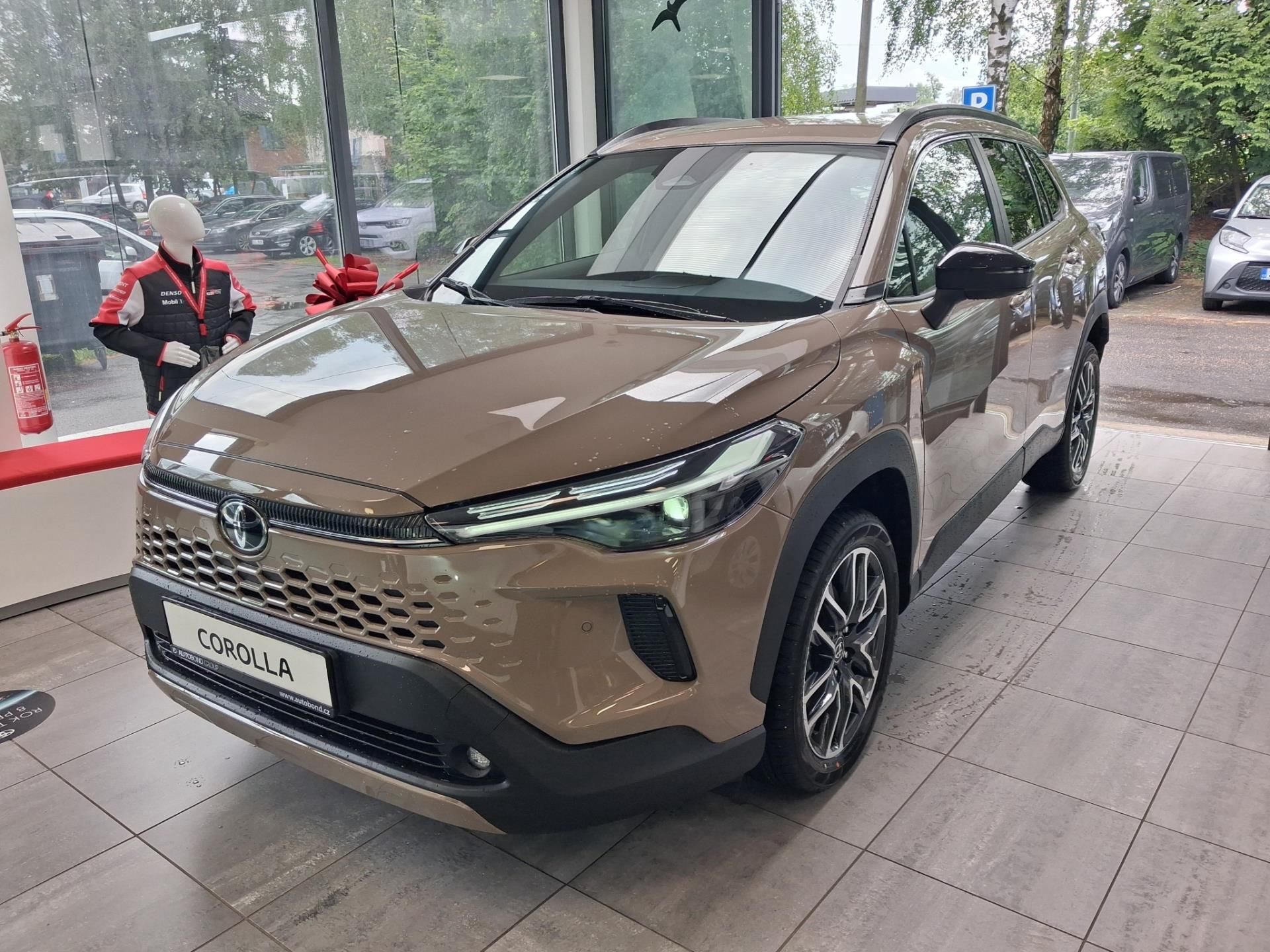 Toyota Corolla Cross, Style 1.8 HEV (140hp) - fotka 3