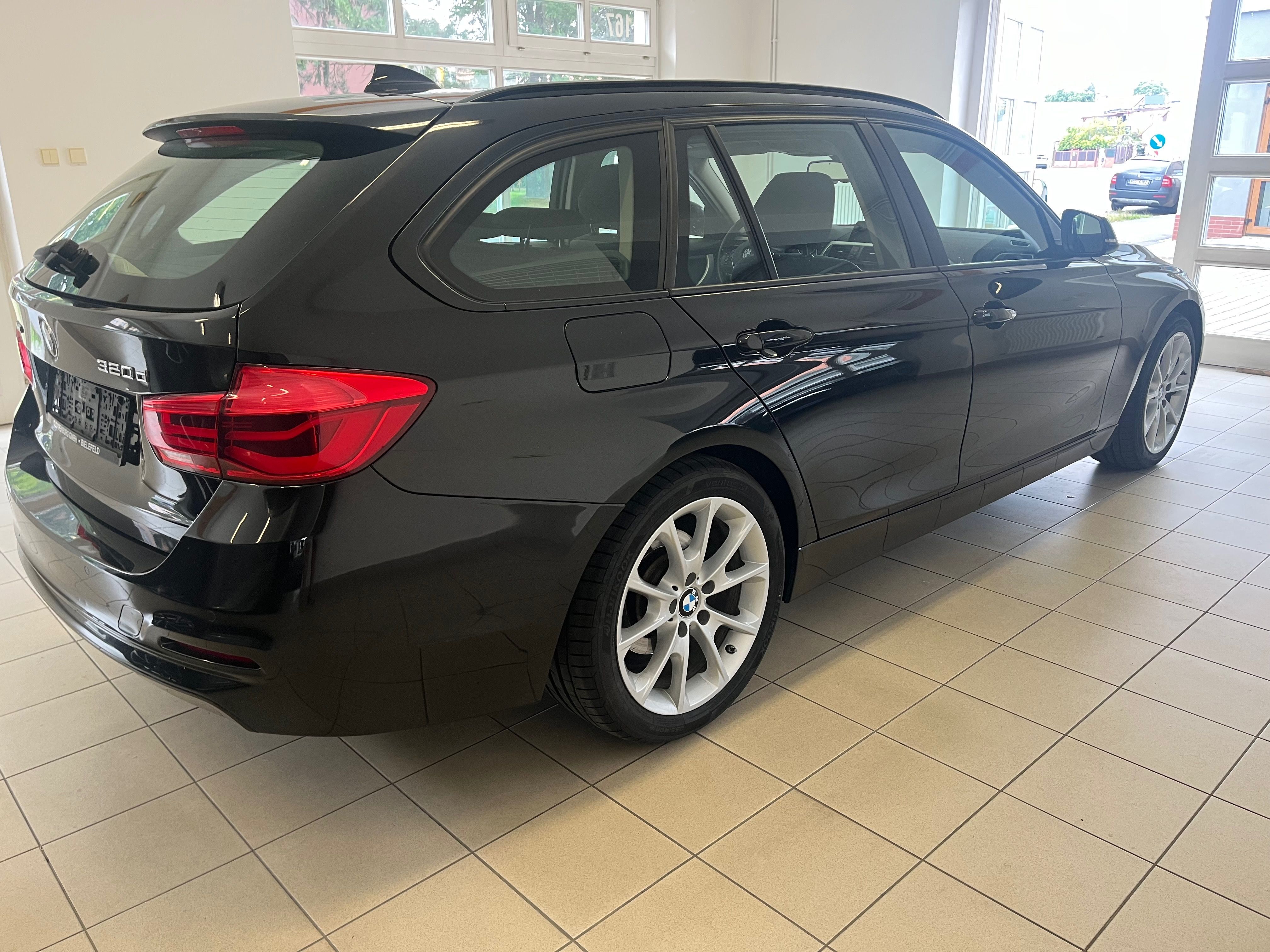 BMW Řada 3, 320d xDrive 140kw Lci - fotka 5