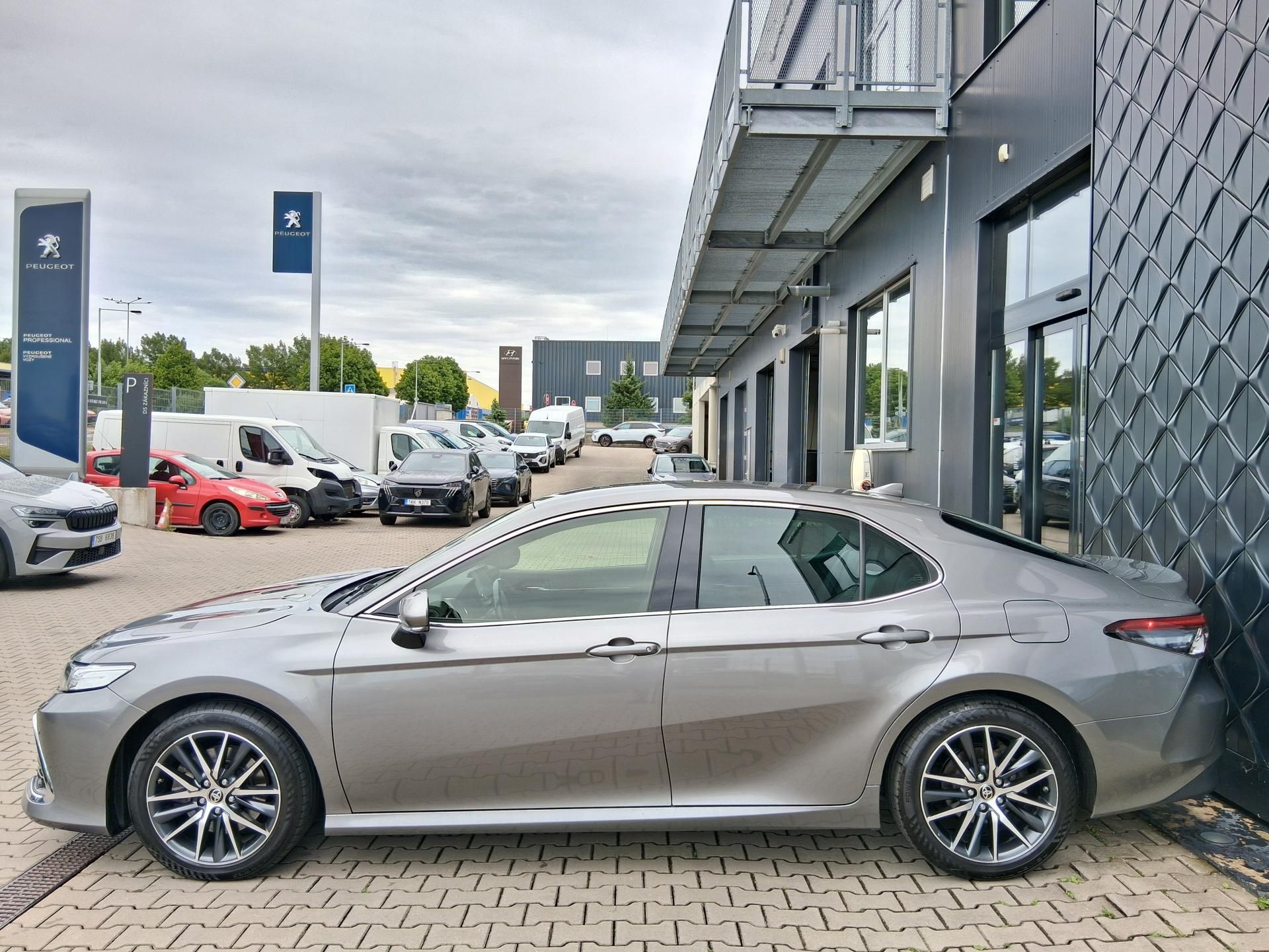 Toyota Camry, EXECUTIVE 2.5 Hyb. 160kW - fotka 4